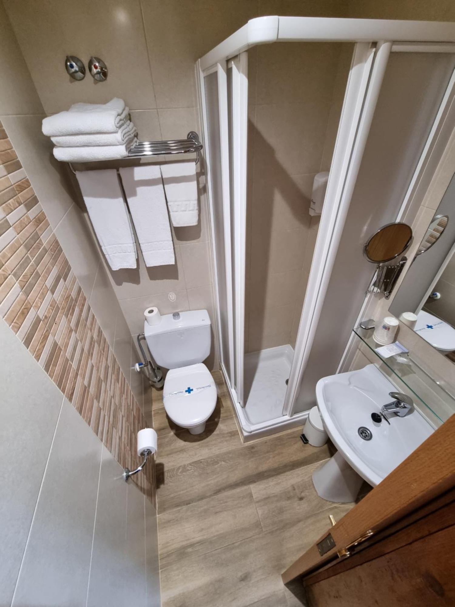 Triple Room,1609742094:JPEG