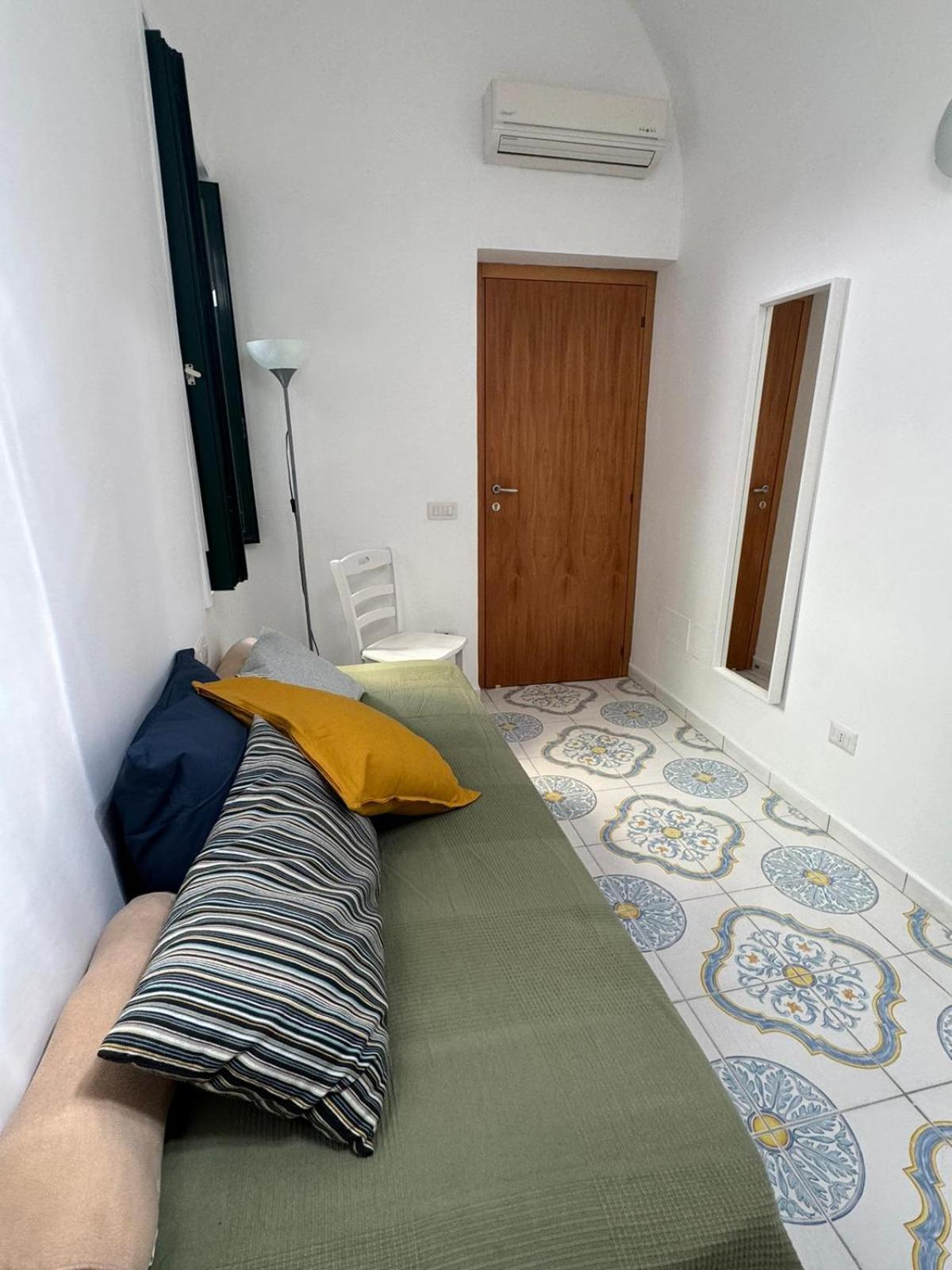 Twin Room Private External Bathroom