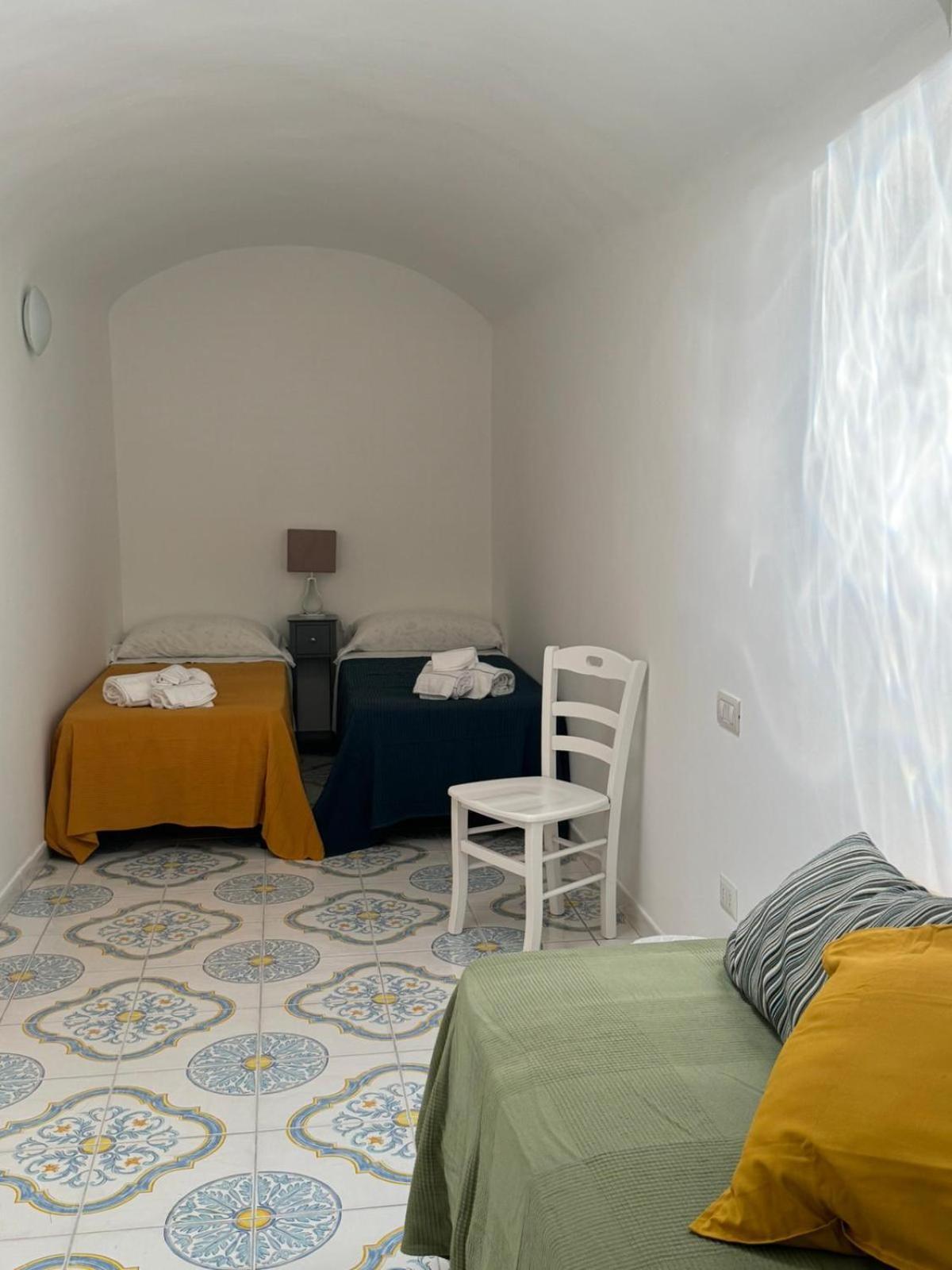 Twin Room Private External Bathroom
