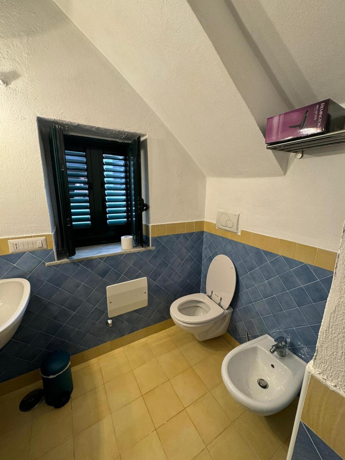 Twin Room Private External Bathroom
