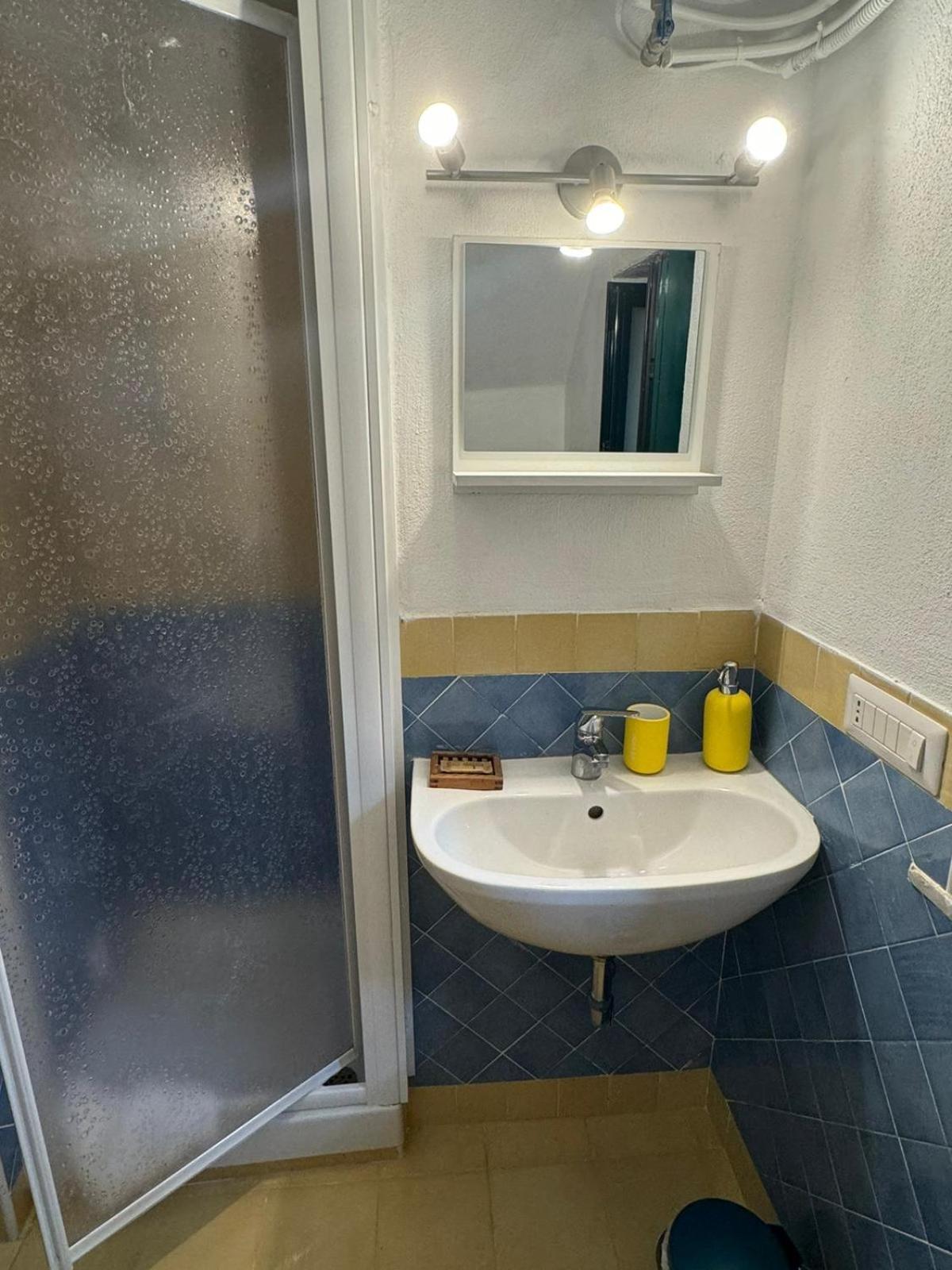 Twin Room Private External Bathroom