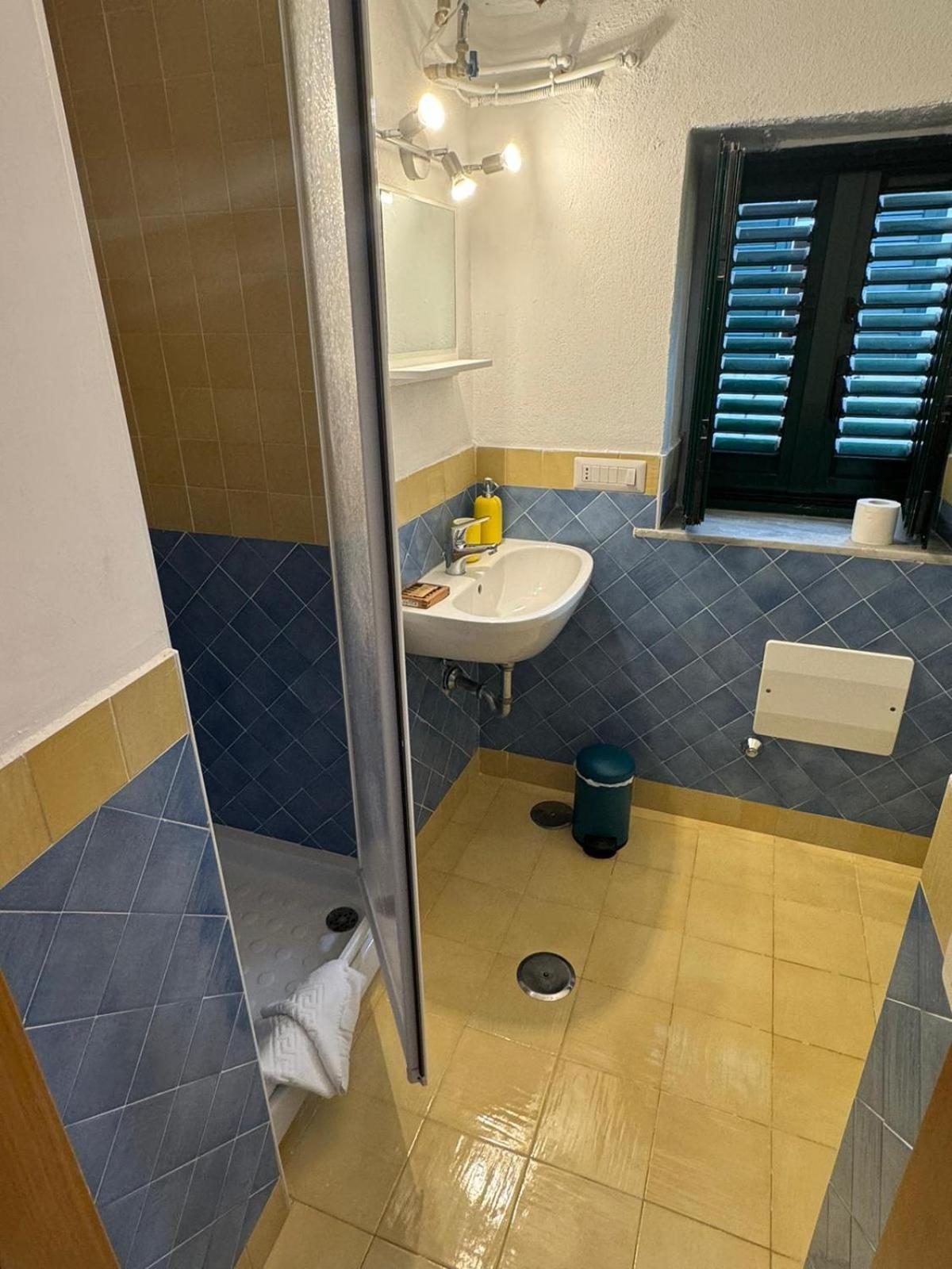 Twin Room Private External Bathroom