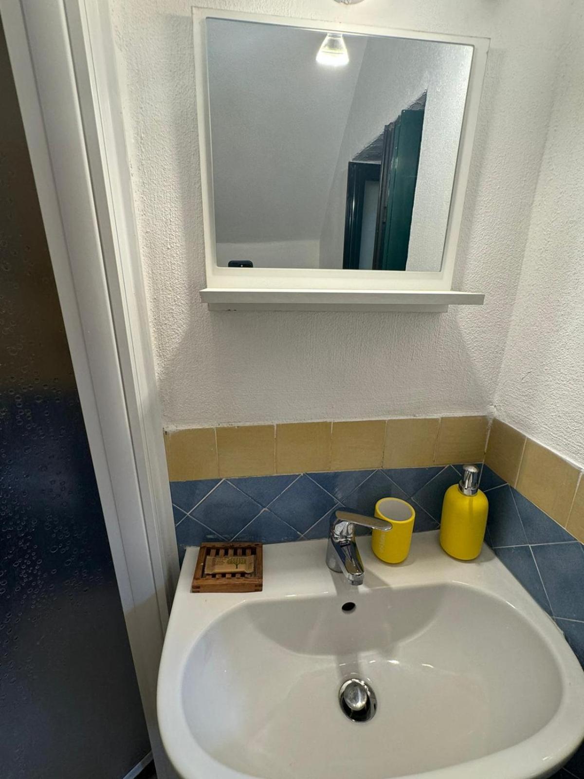 Twin Room Private External Bathroom