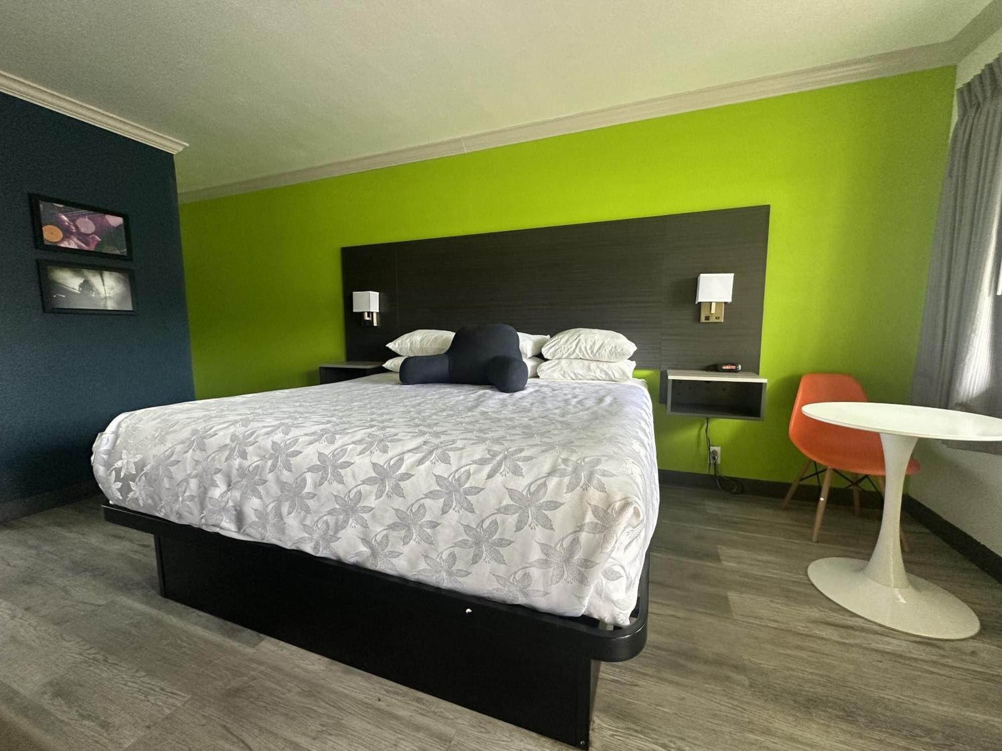 King Room,1609756966:JPEG