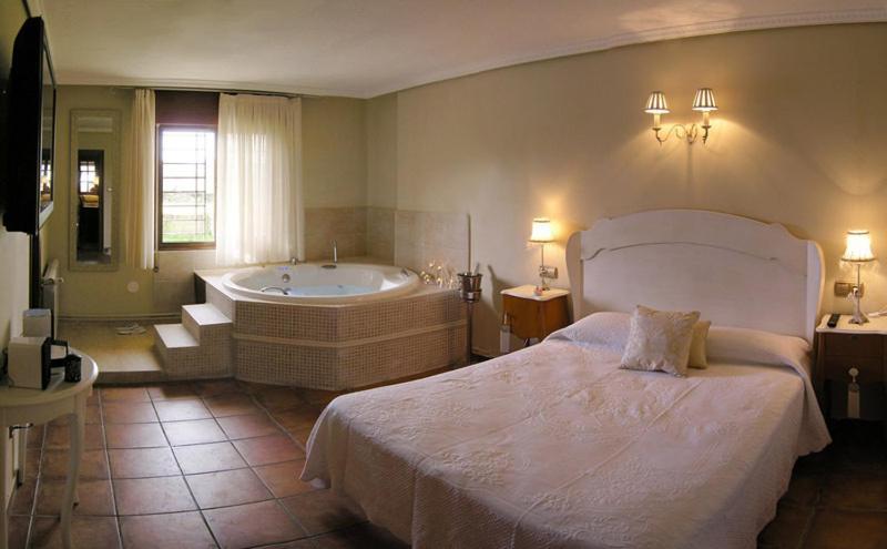 Deluxe Suite Spa Bath,31150832:JPEG