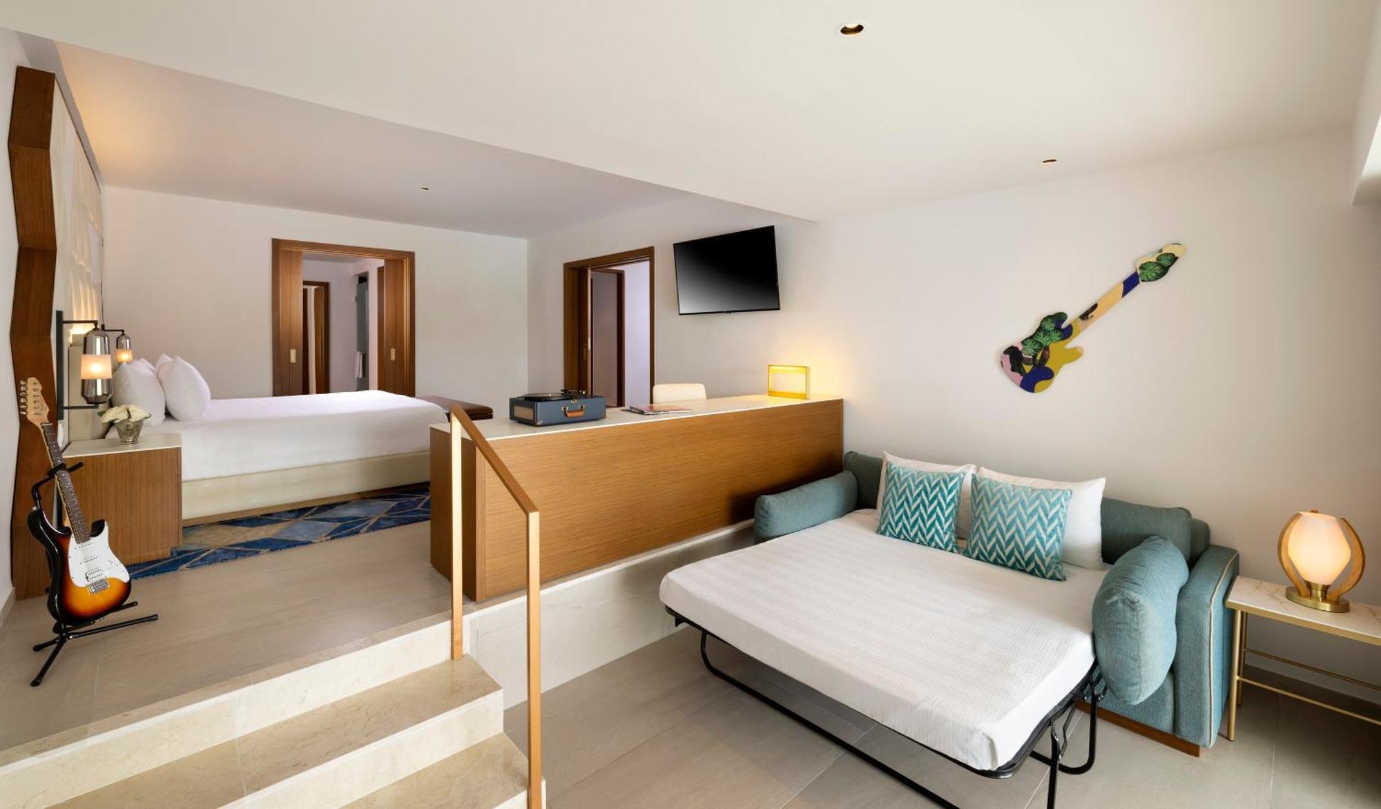 Rock Suite King & Sofa bed Personal Assistant 1 BR,1610221123:JPEG