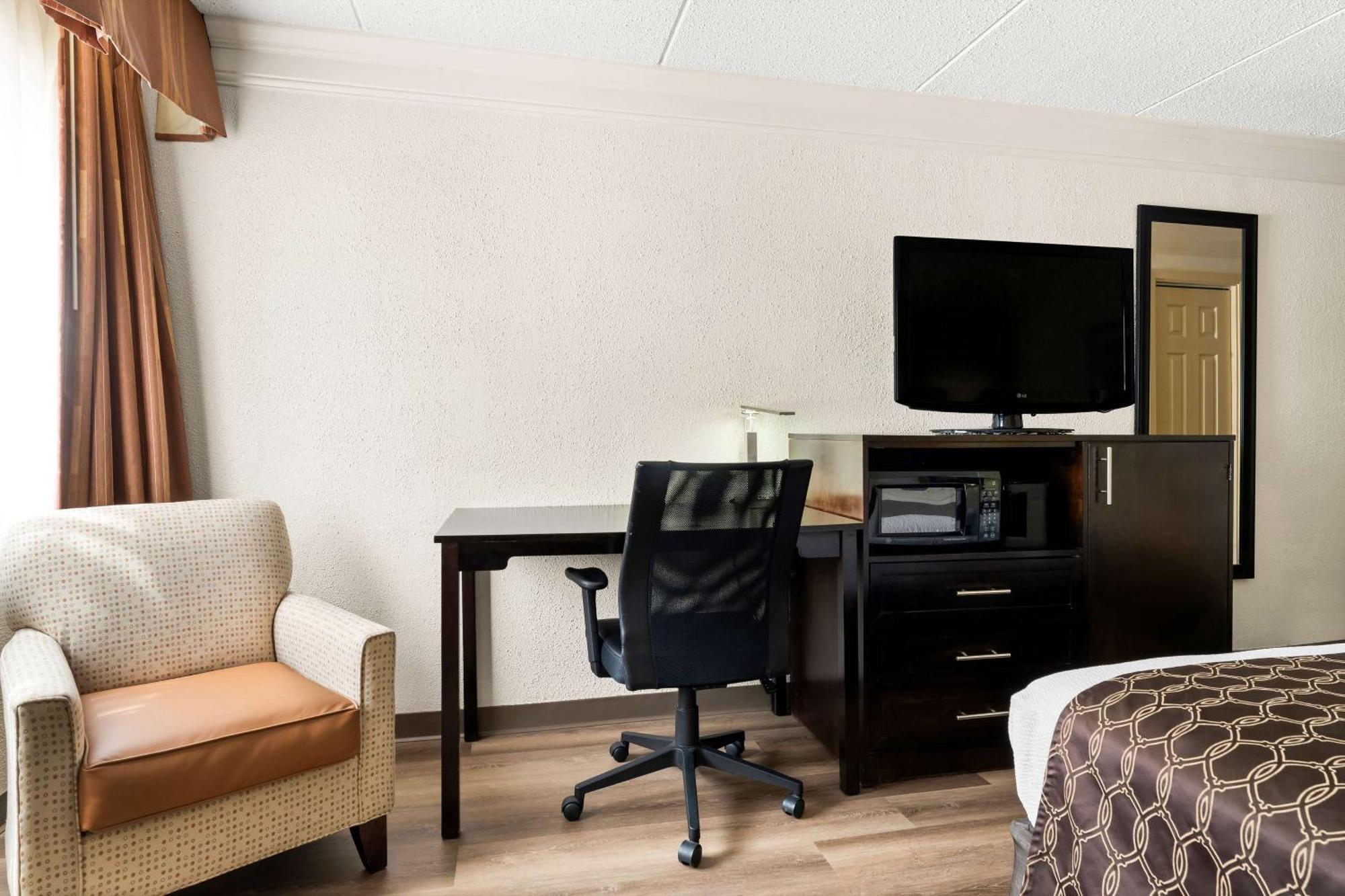 King Room with Roll-in Shower - Disability Access/Non-Smoking