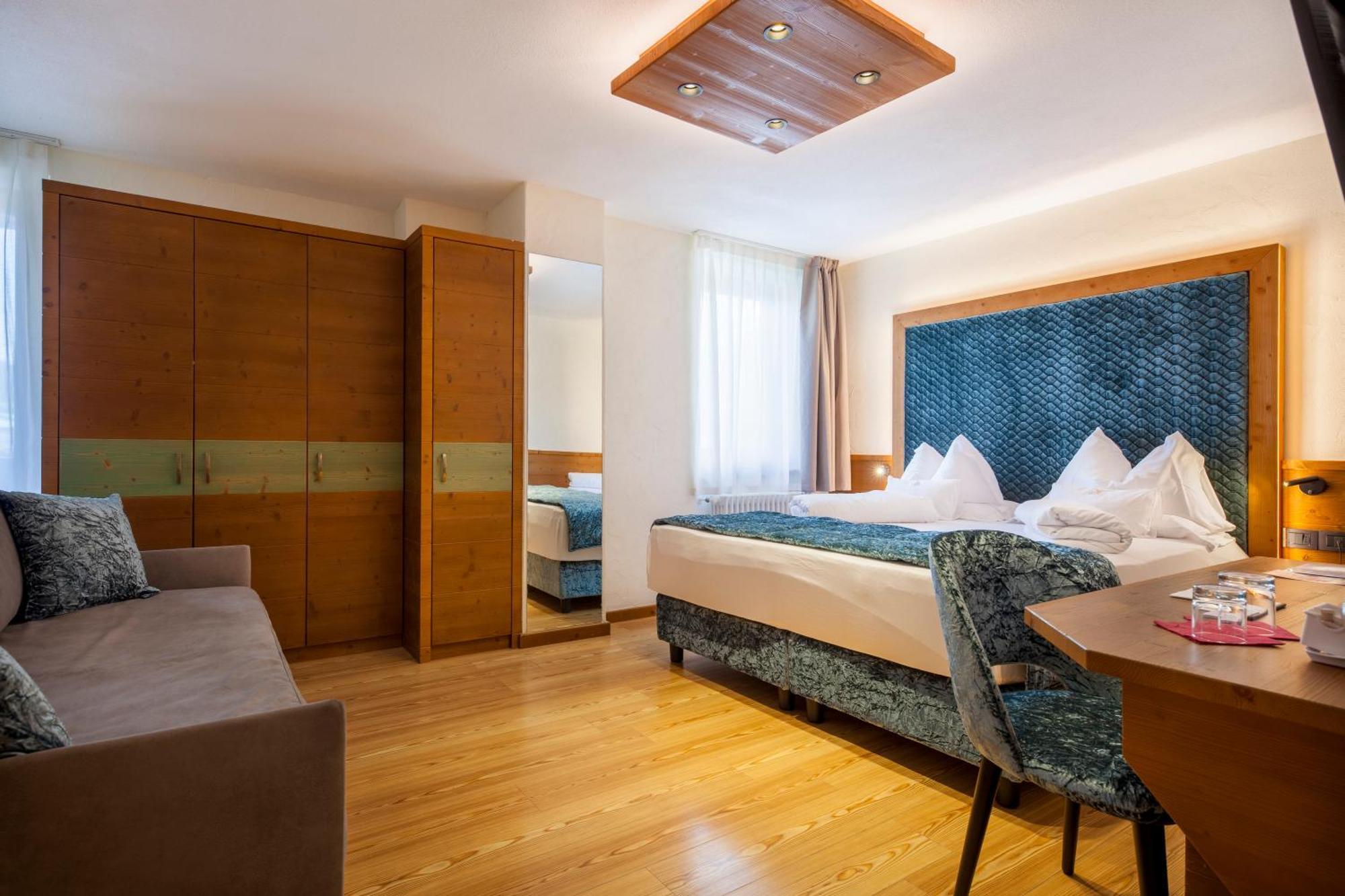 Superior Double or Twin Room Mountain View Spa Access