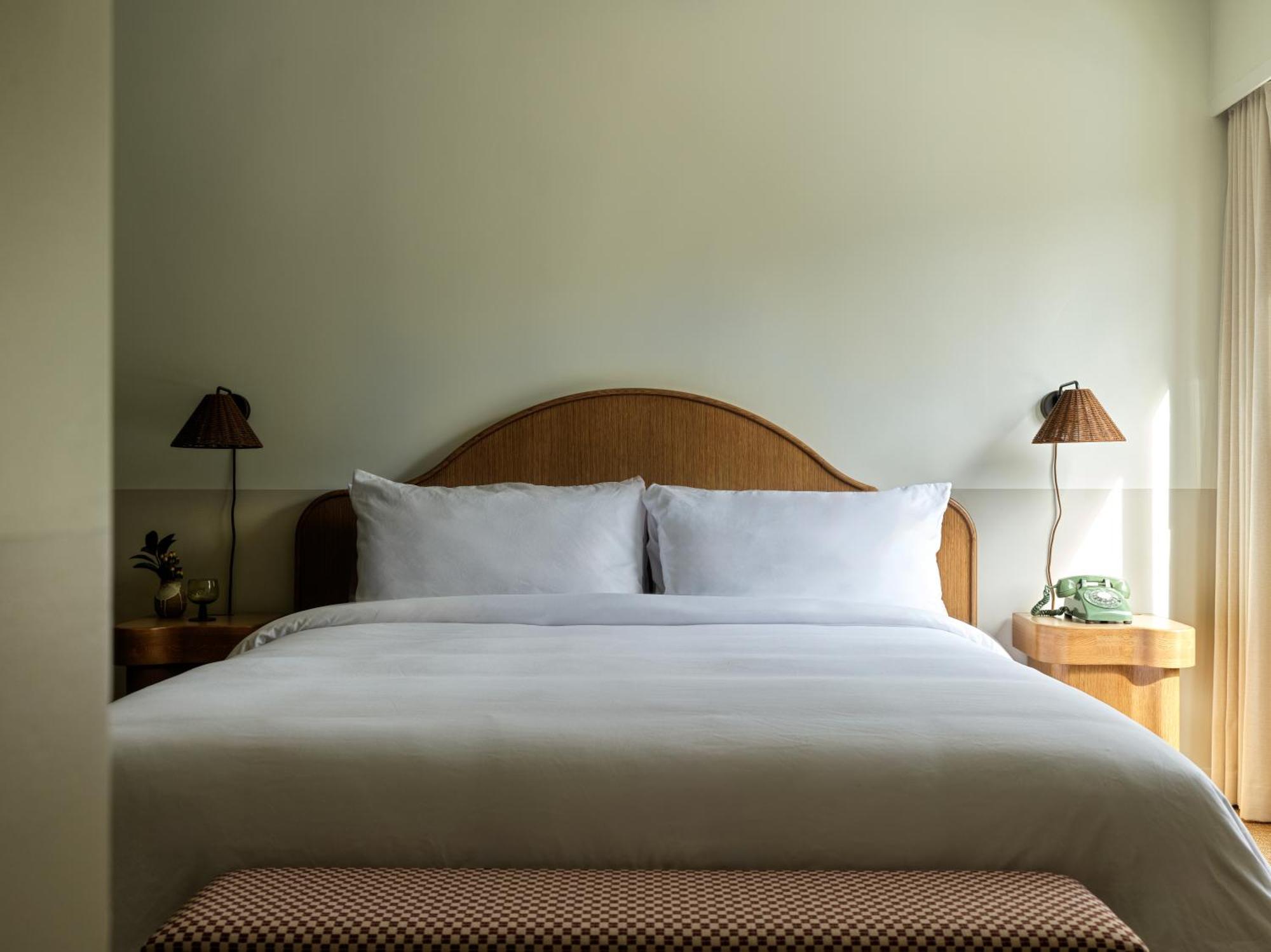 Village Room 1 King Bed