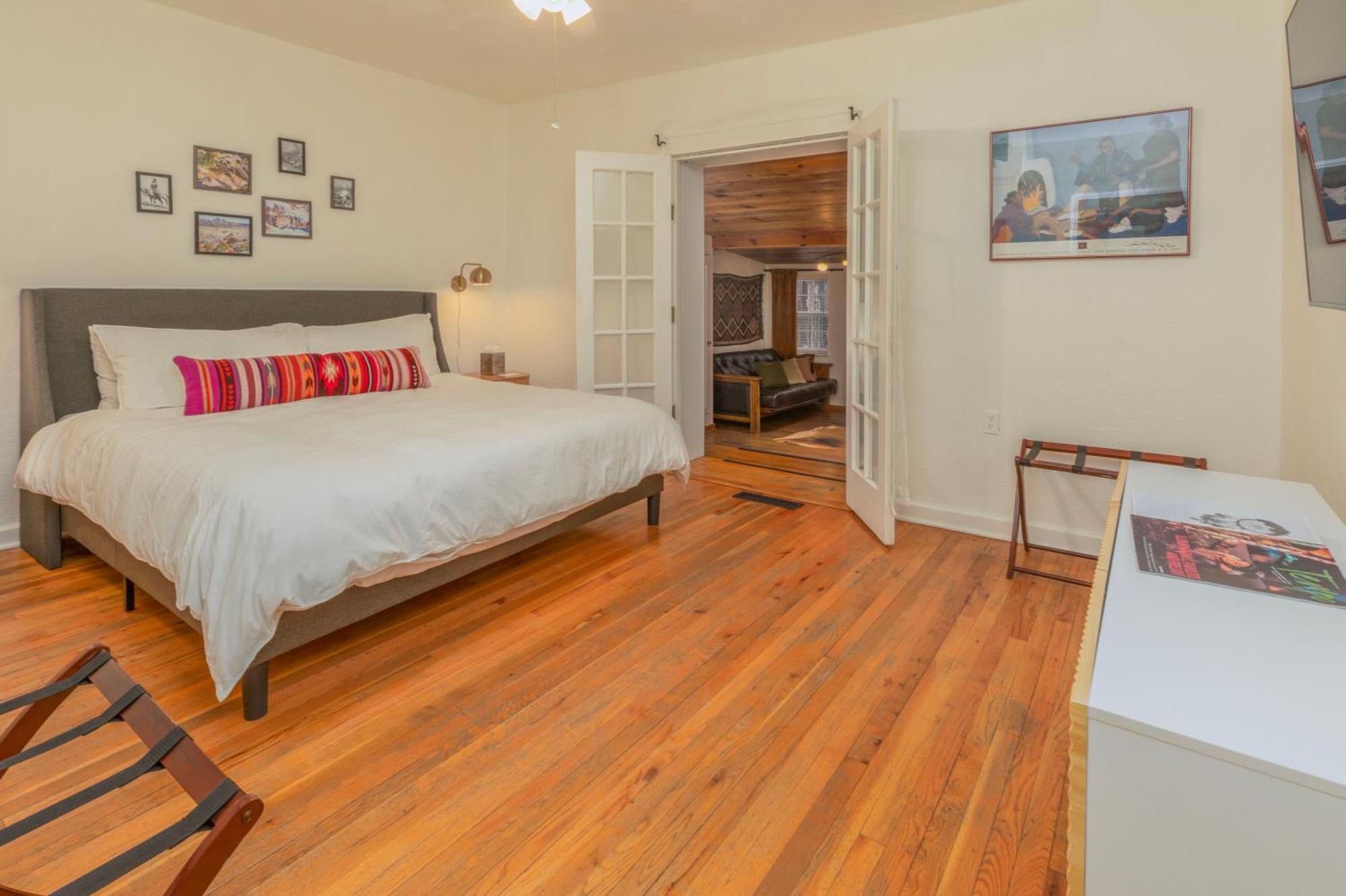 Deluxe King Suite