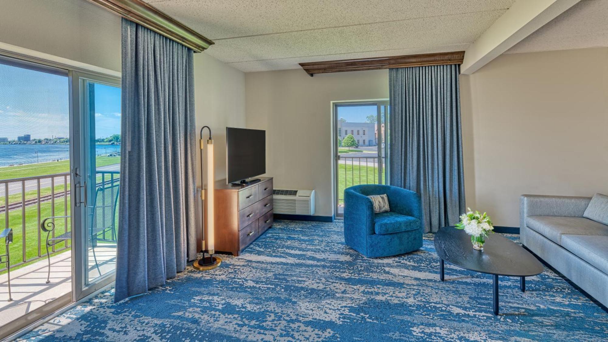 Deluxe King Room Water View