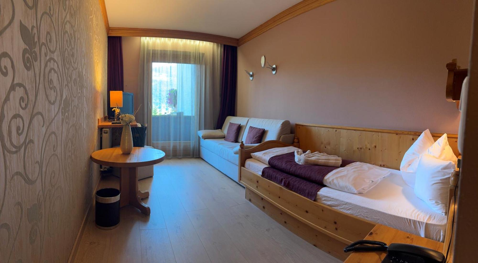 Single Room with Lake View,1610239084:JPEG