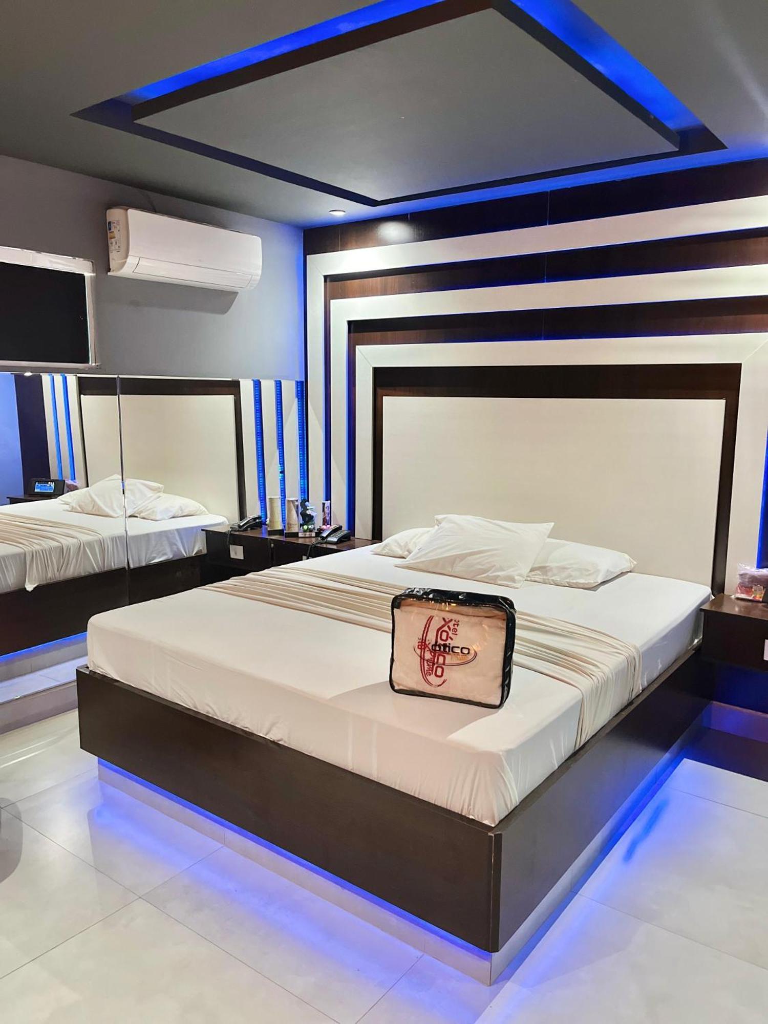 Deluxe Suite Spa Bath