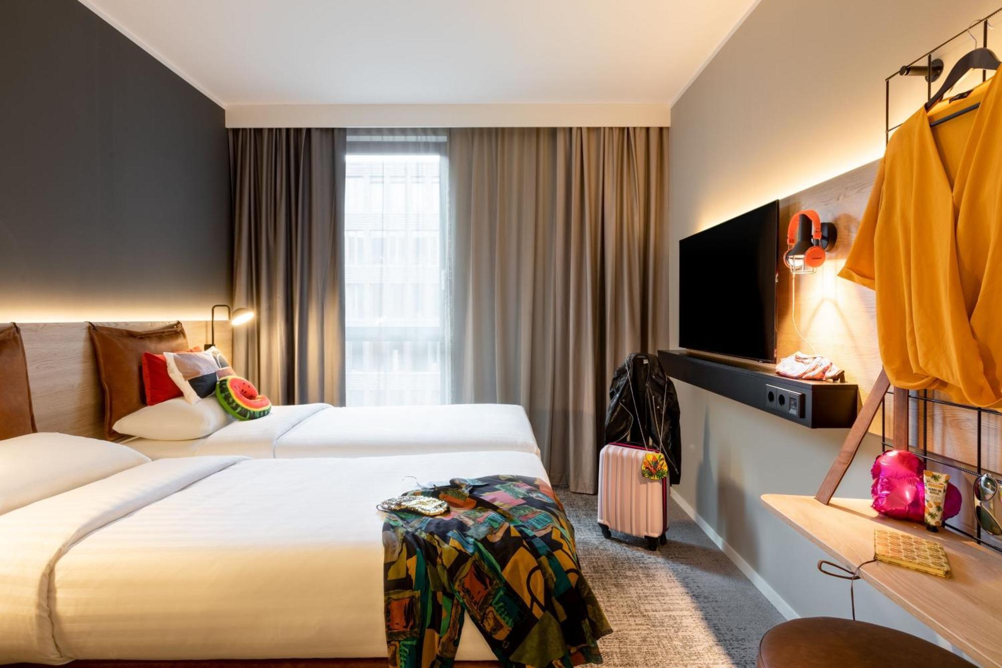 Moxy Twin Room