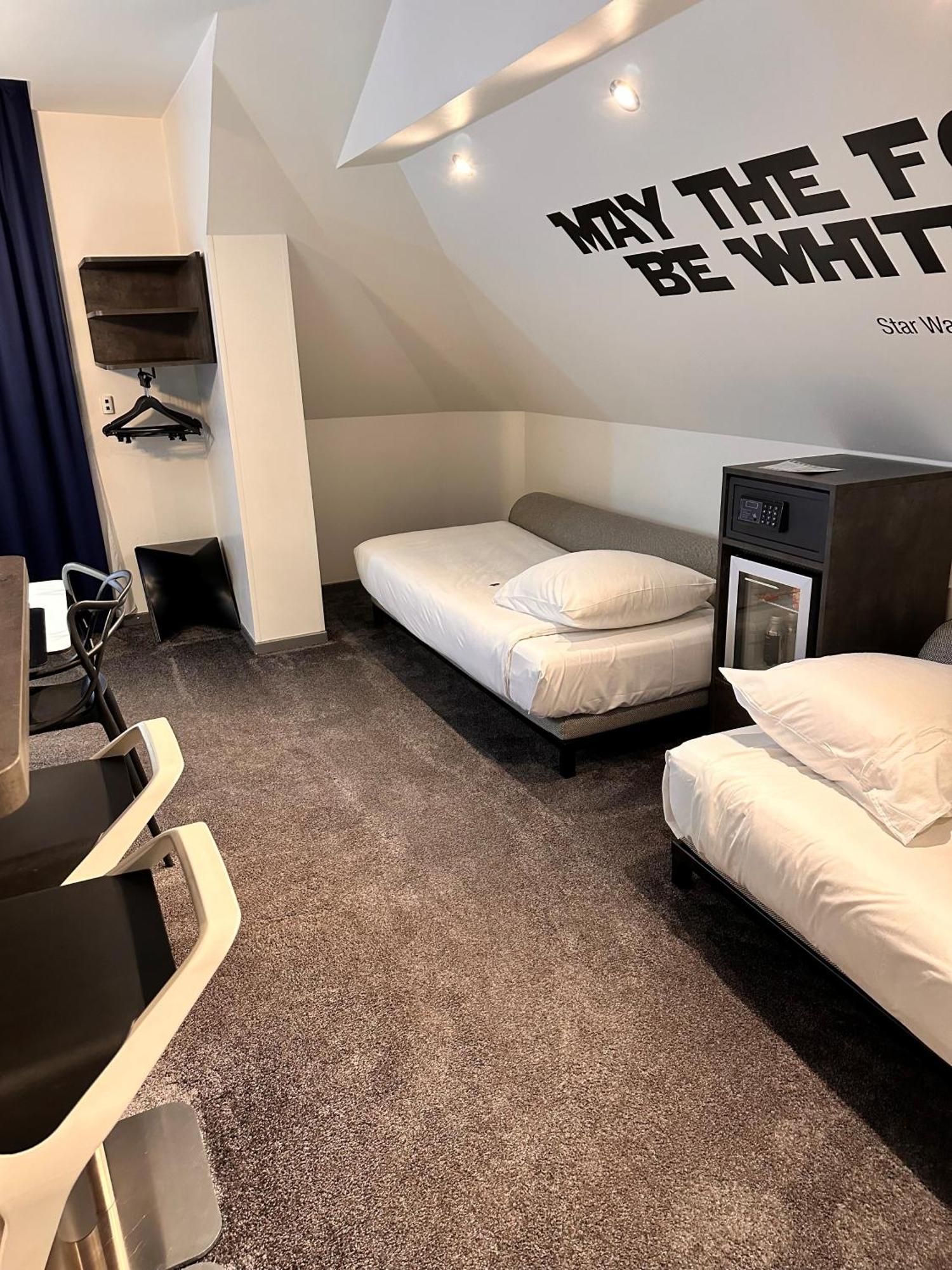 1 Double Bed 2 Single Beds