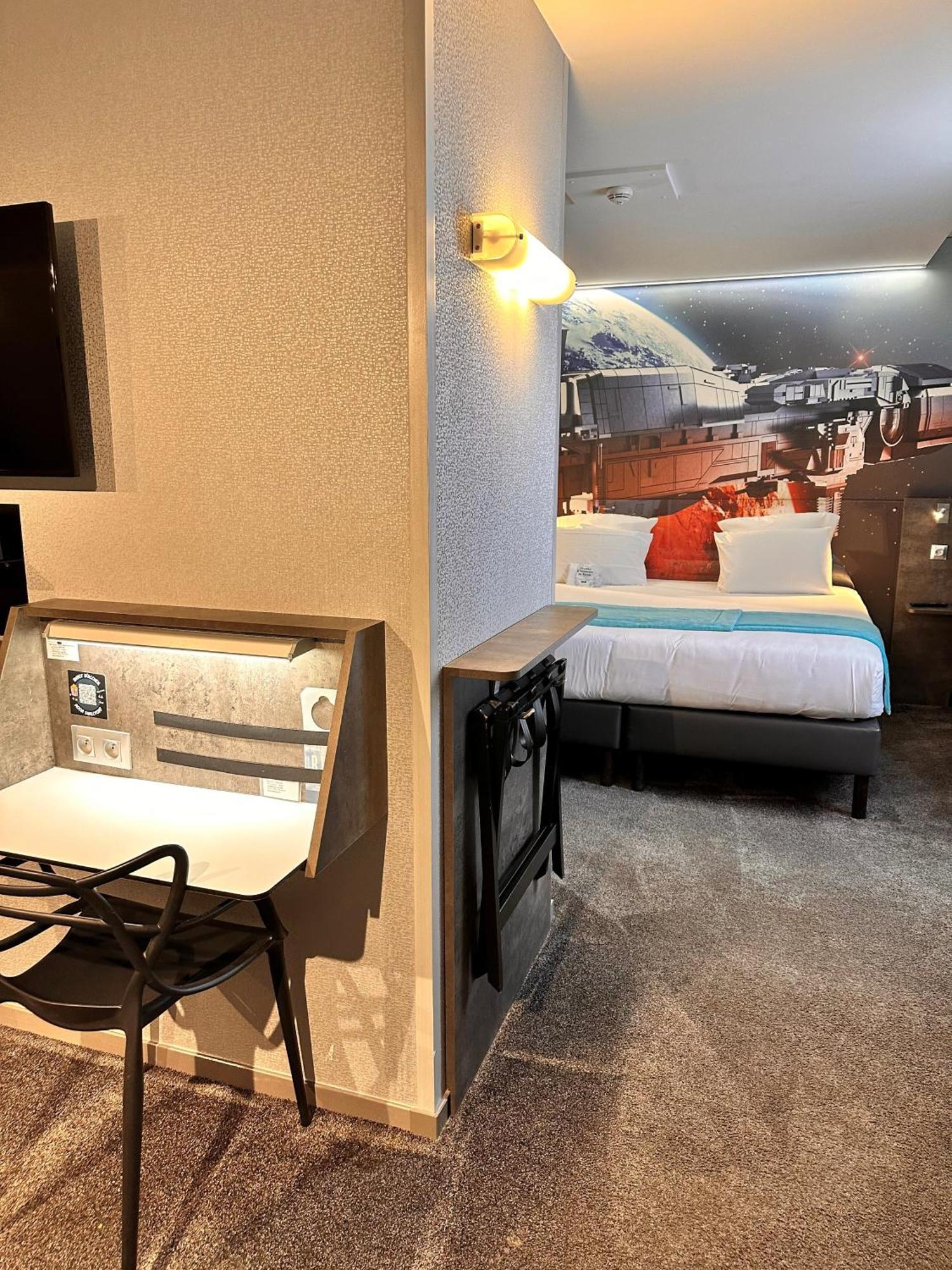 1 Double Bed 2 Single Beds