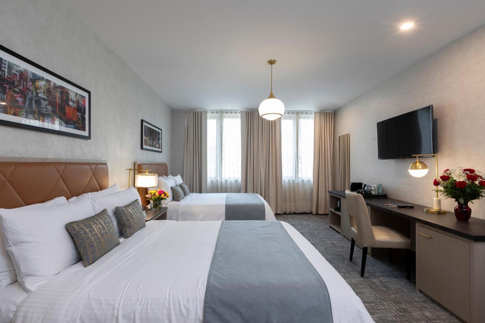 Deluxe Two Queens Room