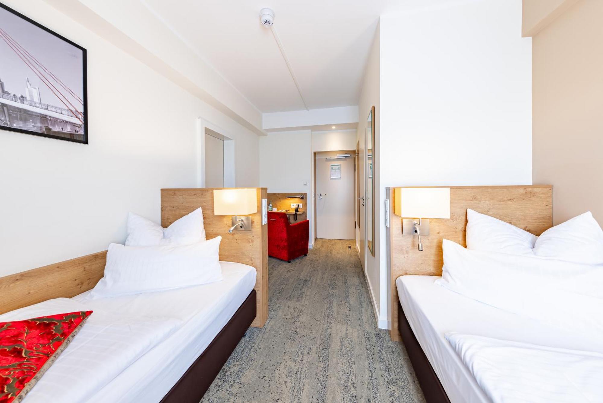 Twin Room,1611057347:JPEG