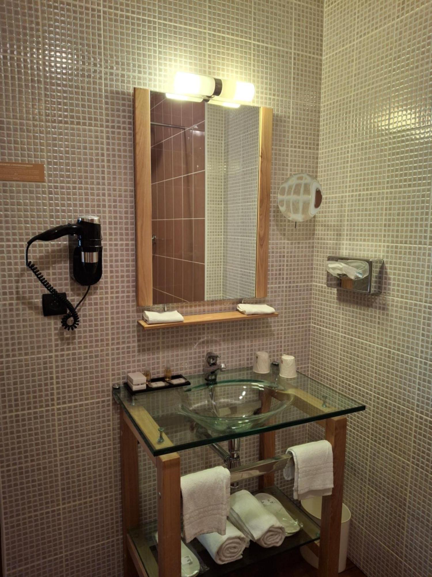 Twin Room,1611058249:JPEG