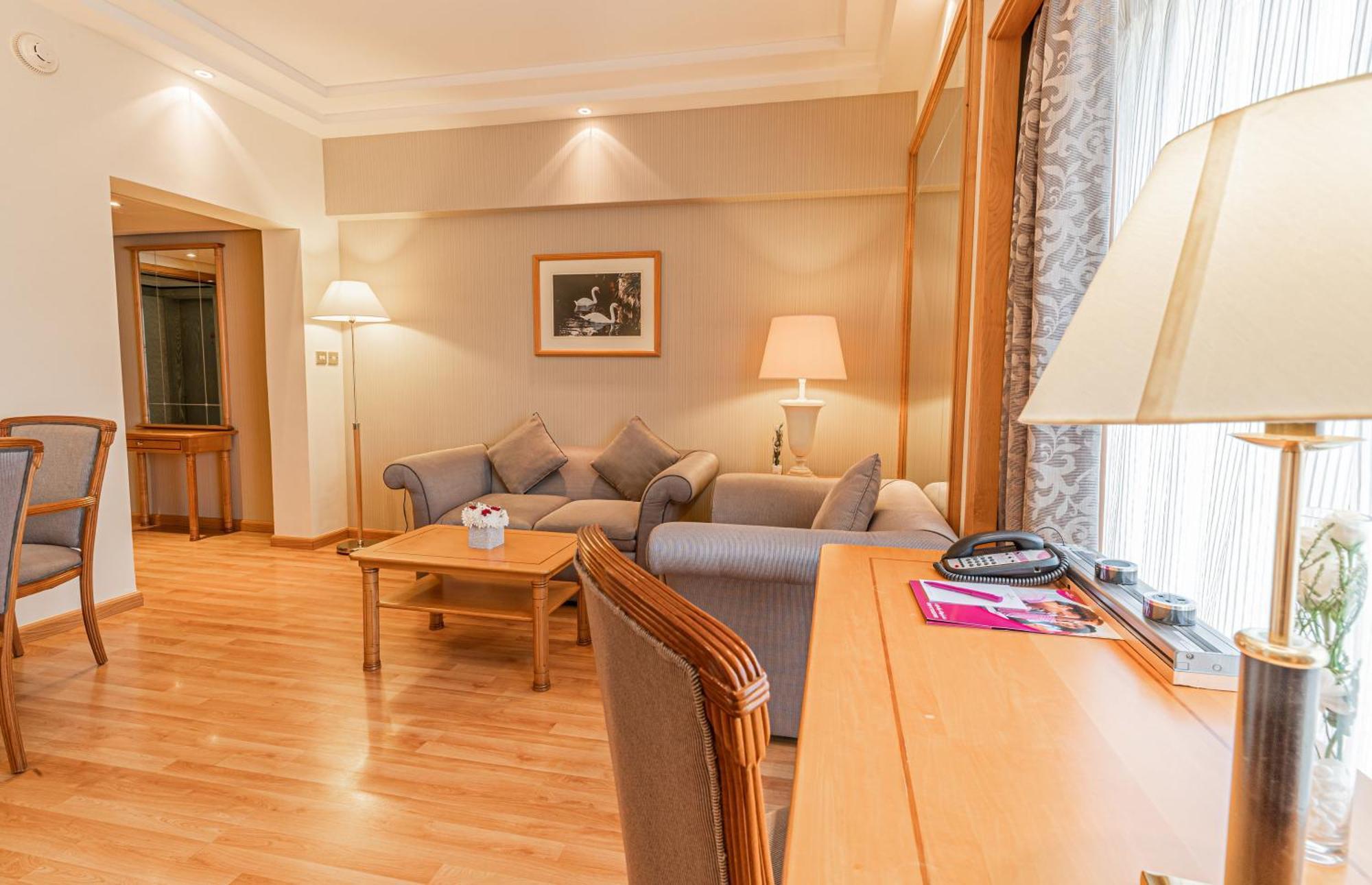 Executive Suite,1611061418:JPEG