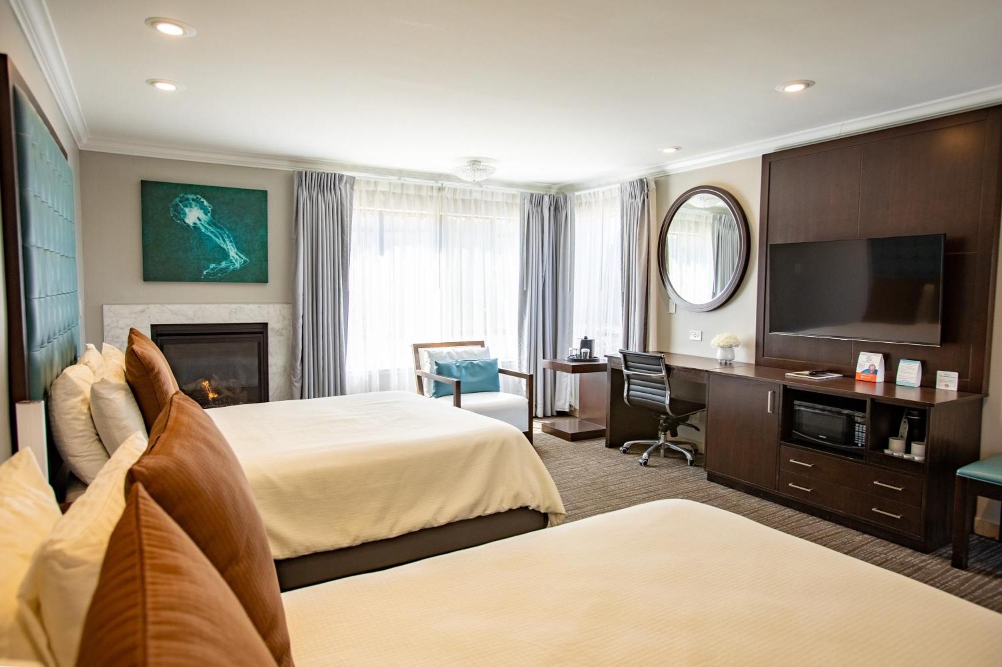 Queen Room Two Queen Beds Fireplace