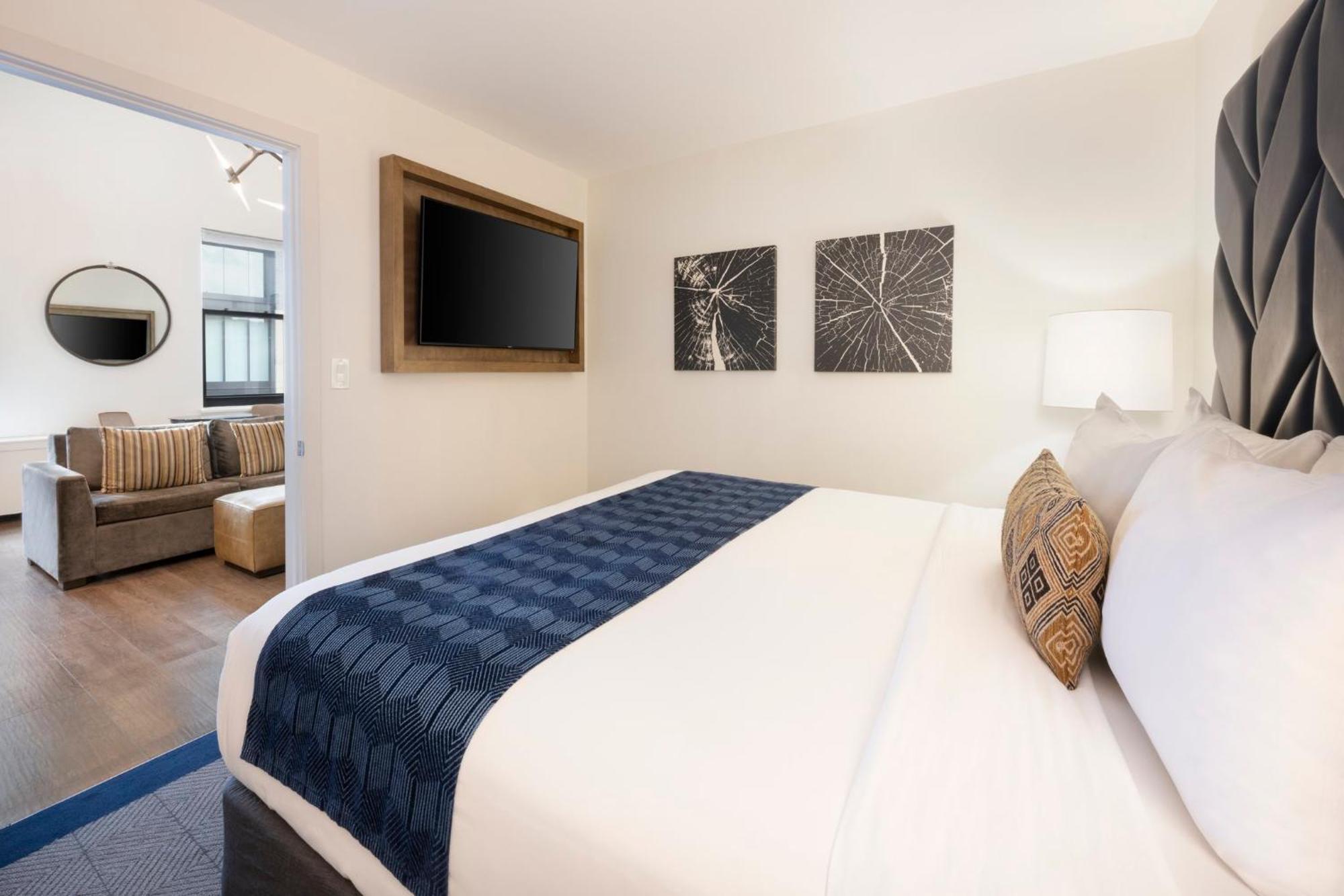One-Bedroom King Suite,1611064652:JPEG