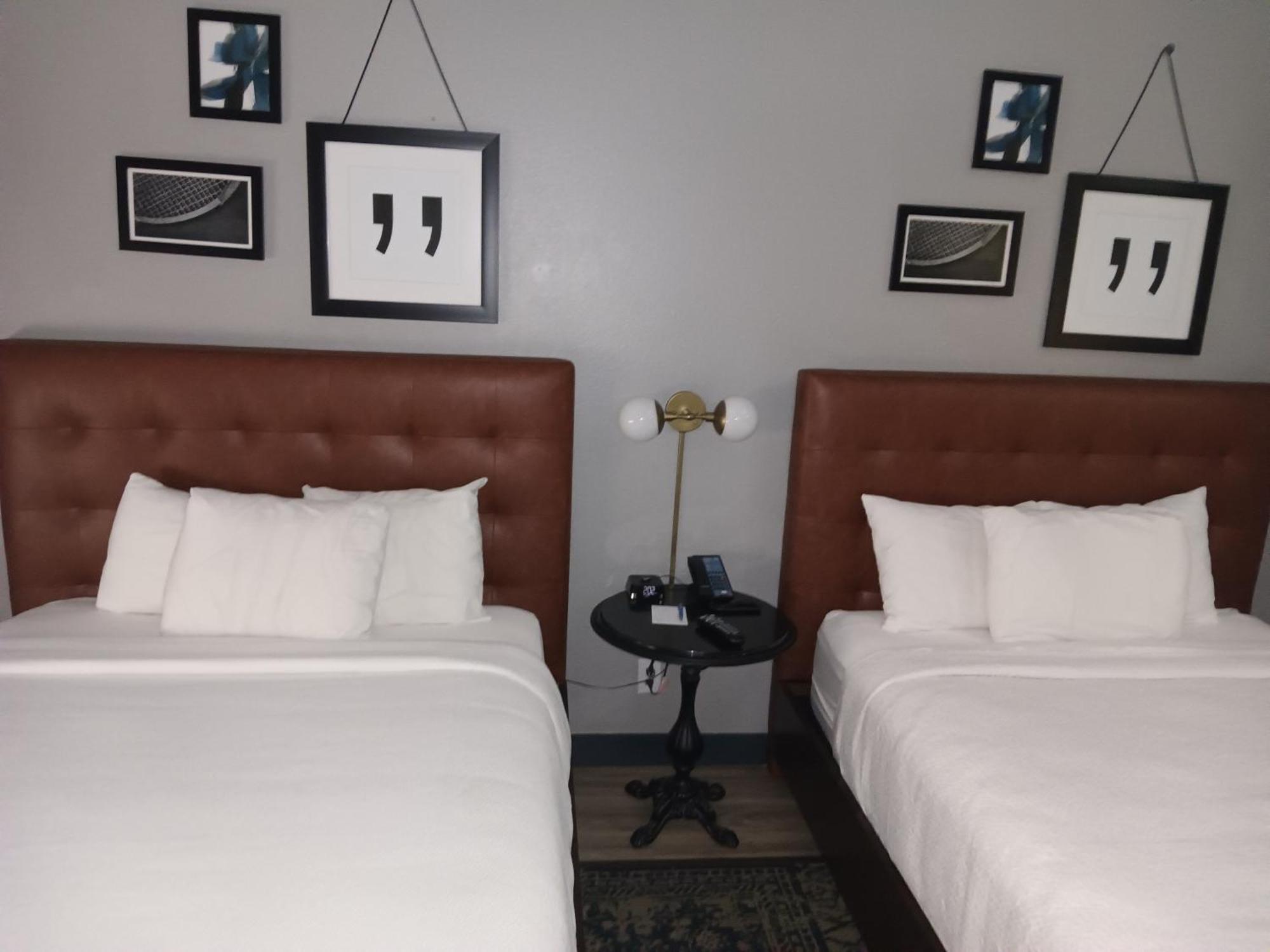 Deluxe Room Larger Guest room 2 Queen,1611068931:JPEG