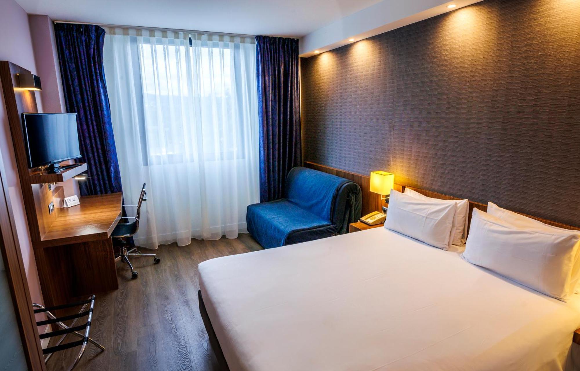 Standard Queen Room