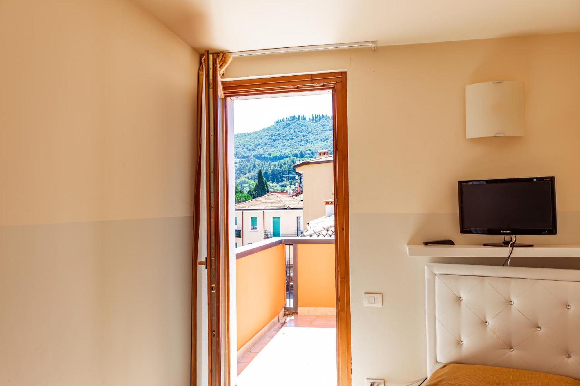 Triple Room Terrace Partial Lake View