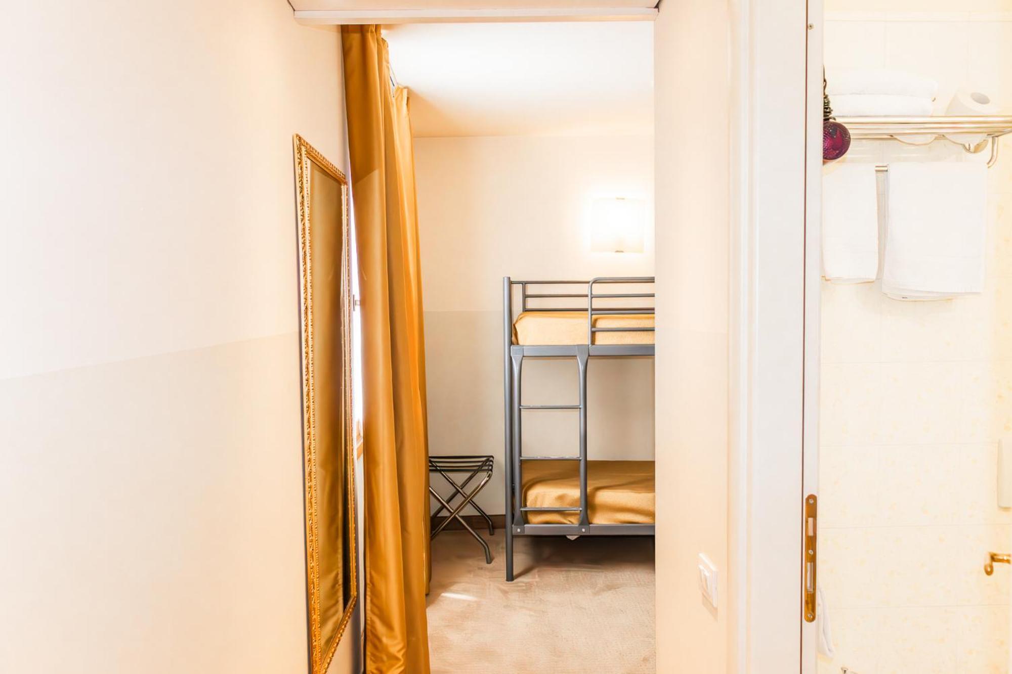Small Twin Room Bunk Bed