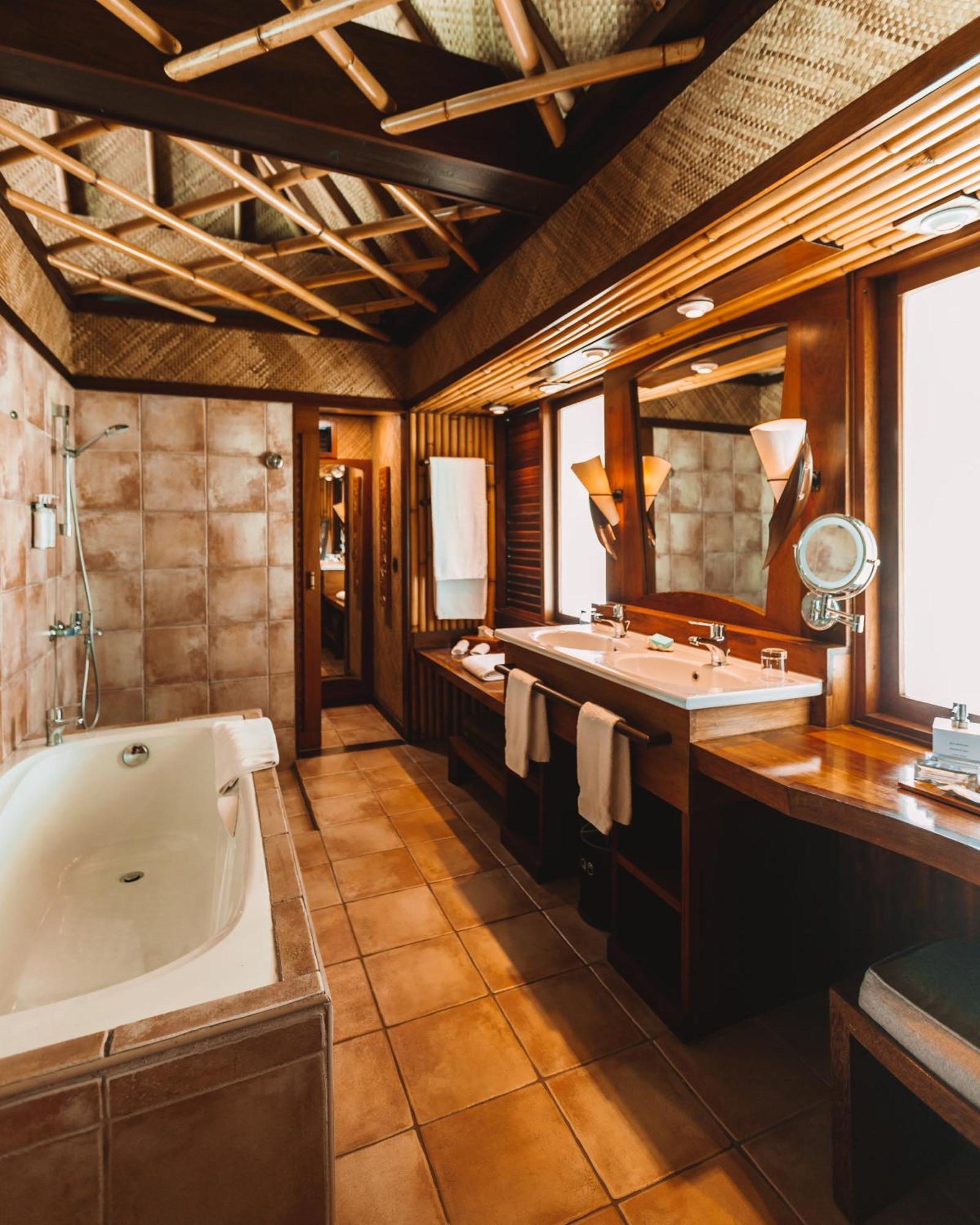 1 King Bed Overwater Bungalow Beach View