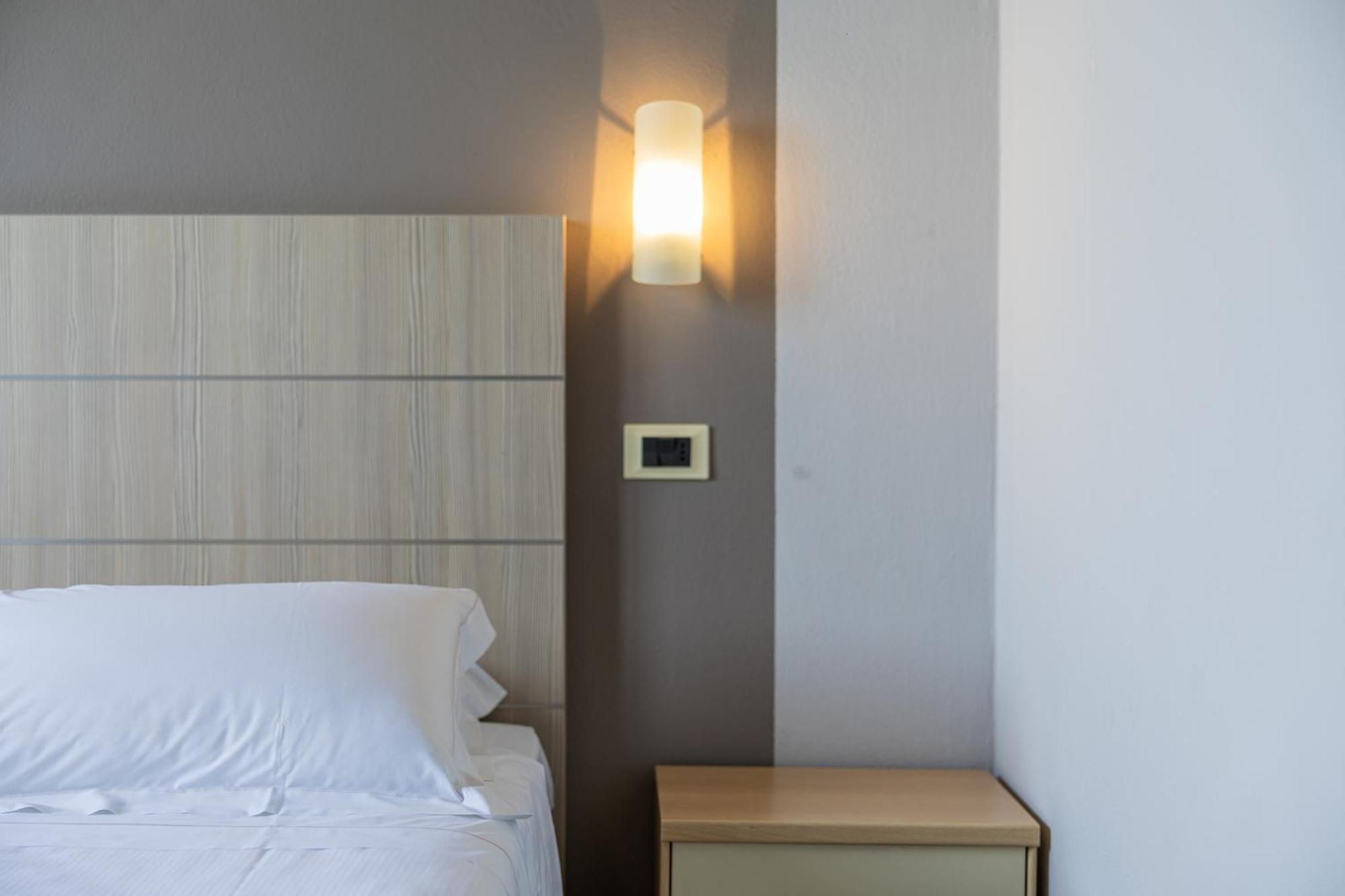 Standard One-Bedroom Apartment,1611110960:JPEG