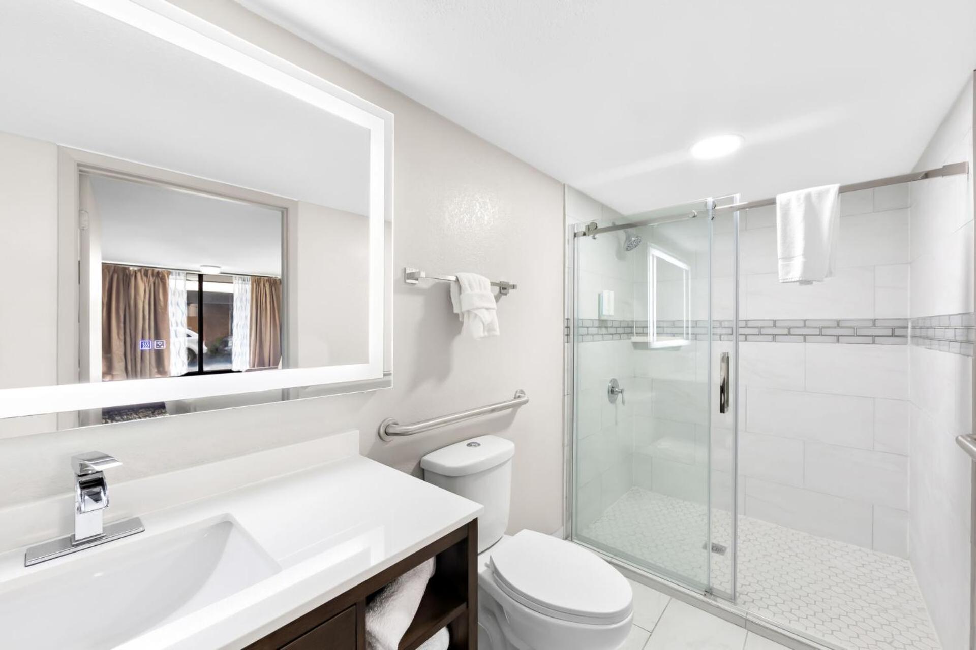Quadruple Room Two Queen Beds Roll Shower Disability Access or Non Smoking or Exterior Corridor