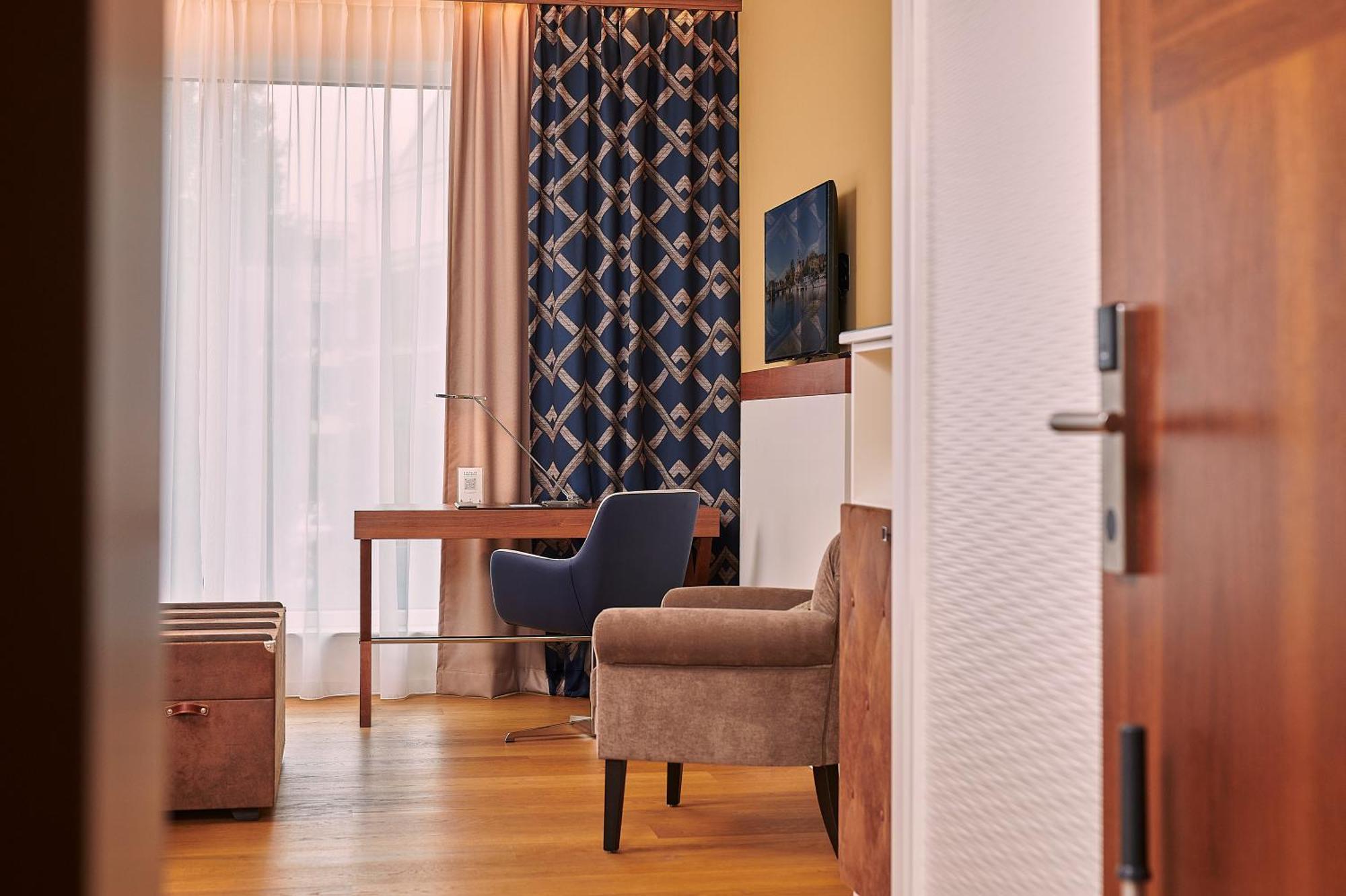 Superior King Room
