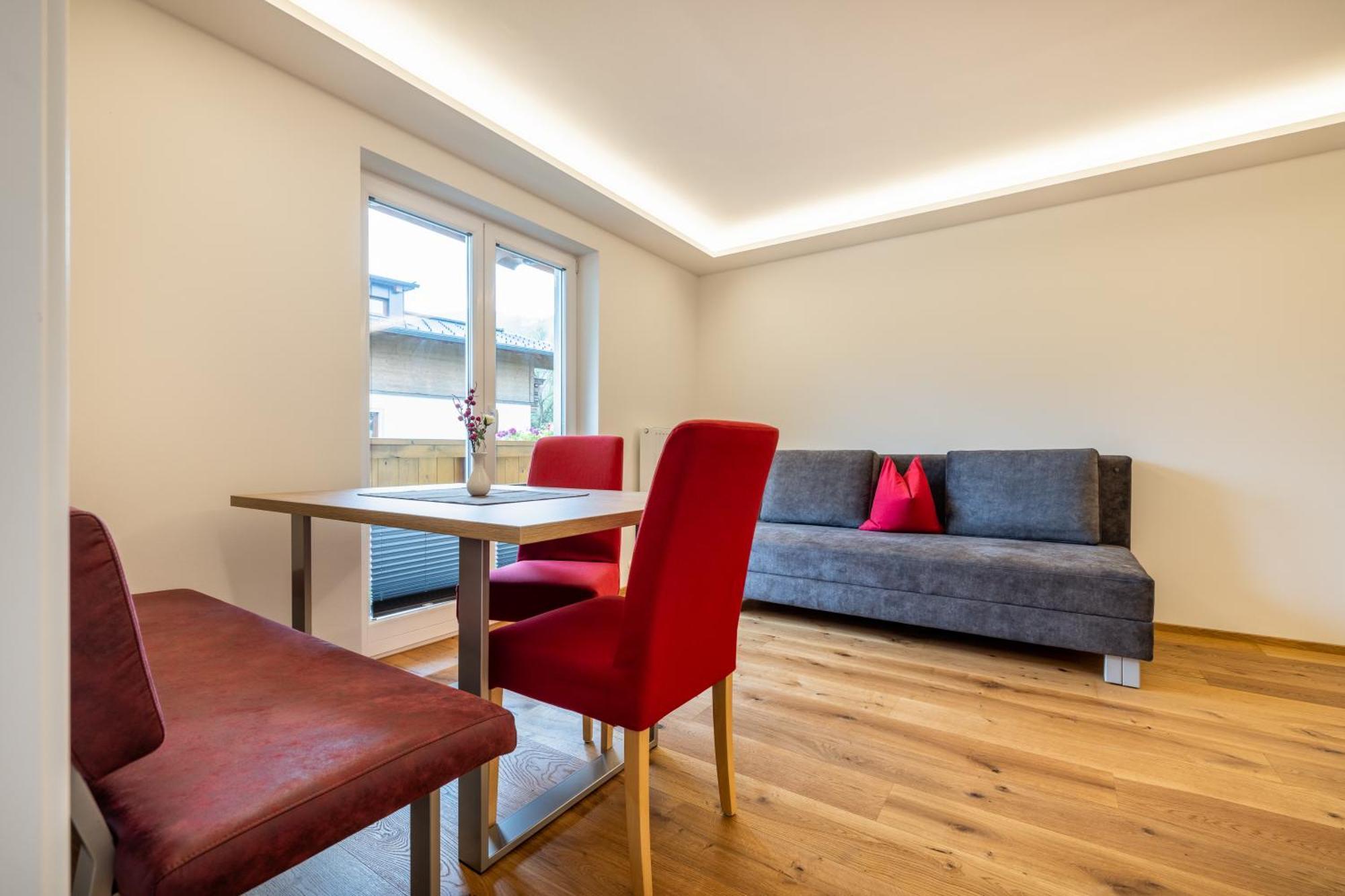 One-Bedroom Deluxe Apartment