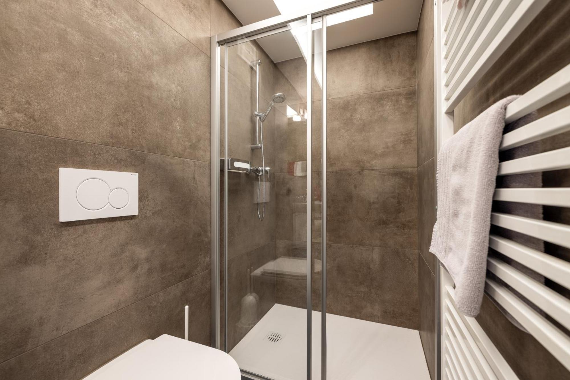 One-Bedroom Deluxe Apartment