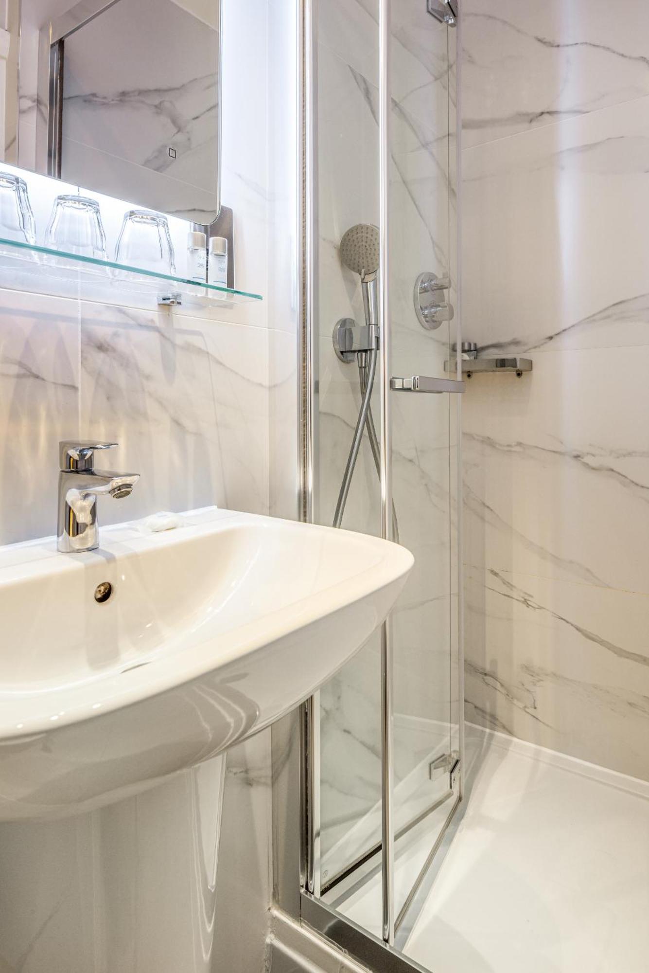 Standard Single Room Shower