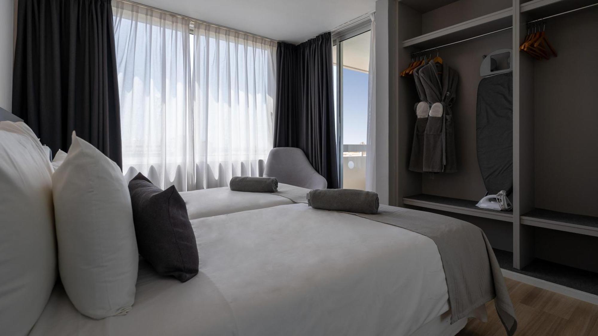 Junior Suite met Uitzicht op het Zwembad (2 Volwassenen)