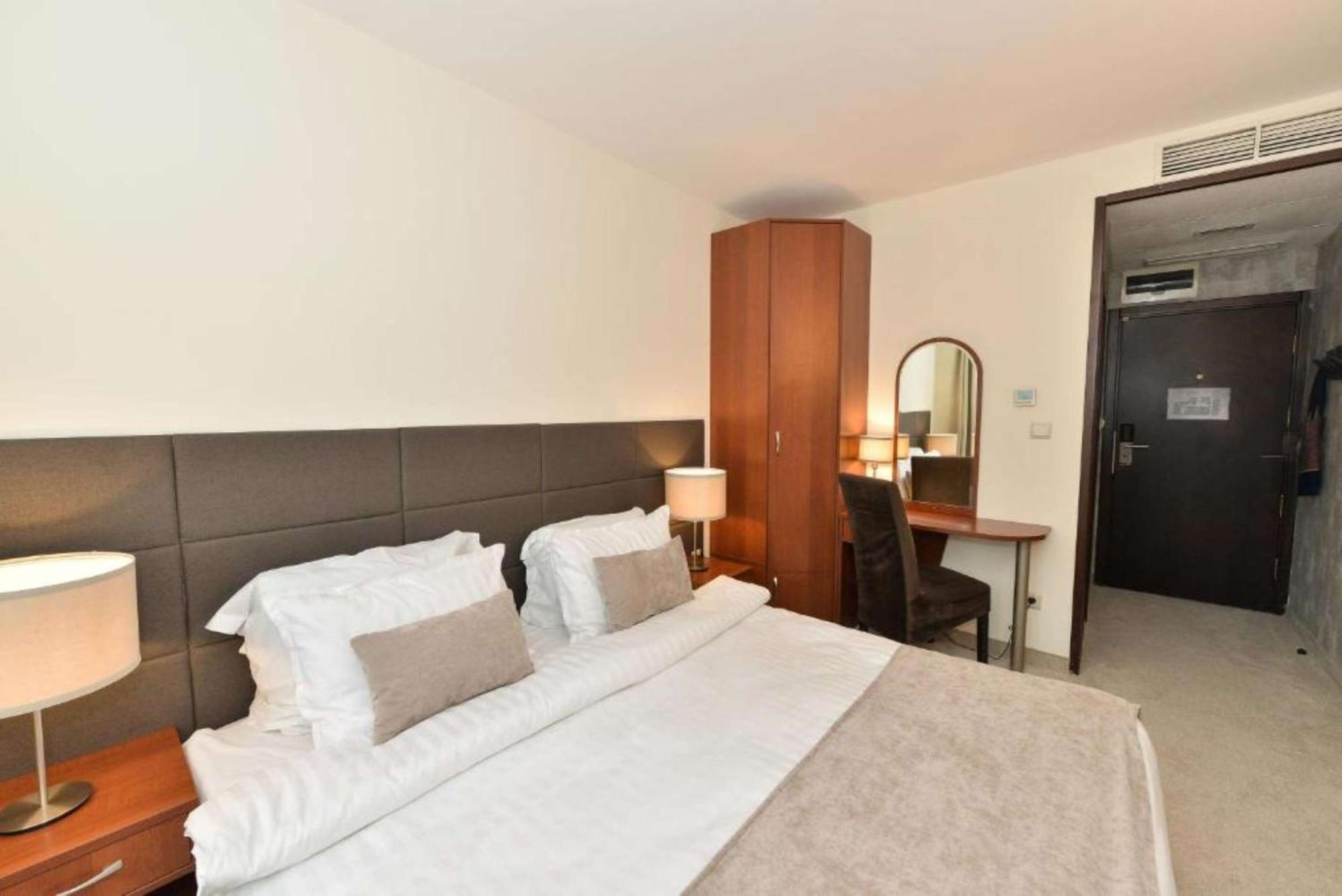 Double Room Double Bed Non-Smoking