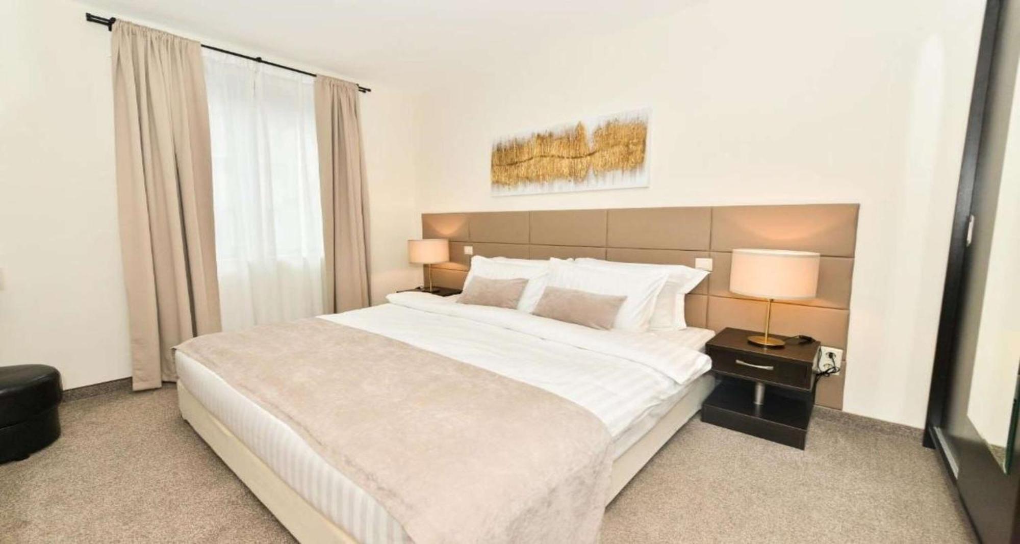 Suite King Bed Sofa Bed Non-Smoking