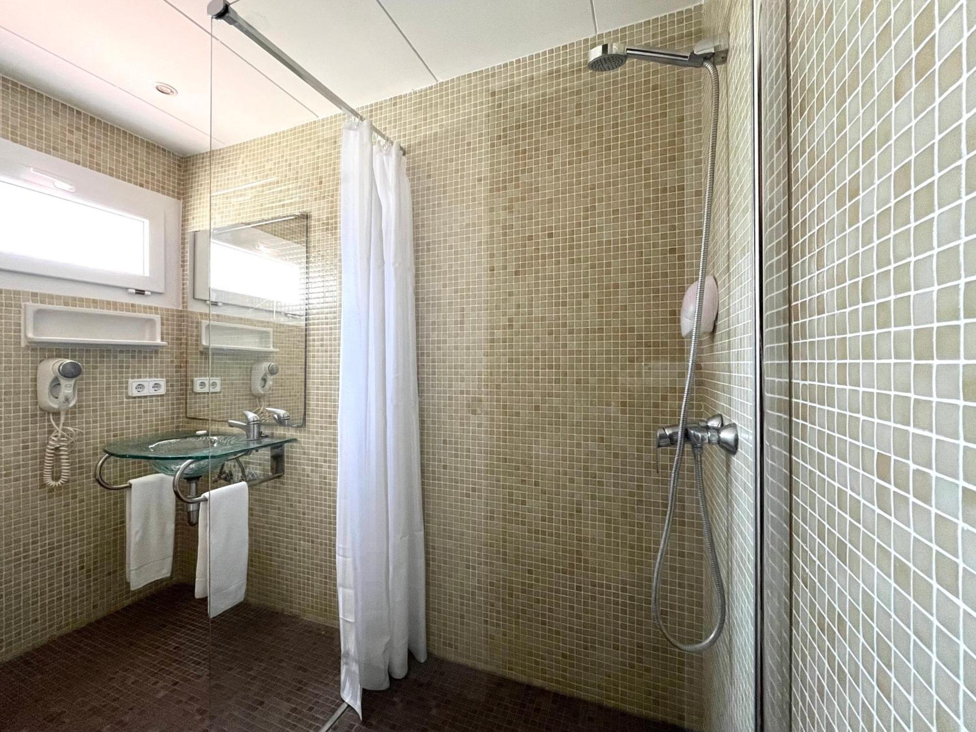 Superior Triple Room,1612957983:JPEG