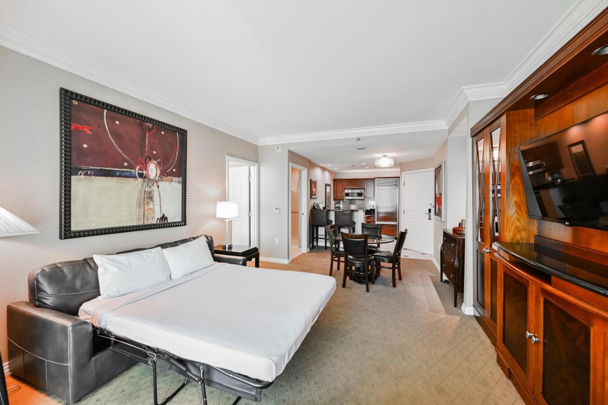PH Floor Two-Bedroom Strip View & Balcony