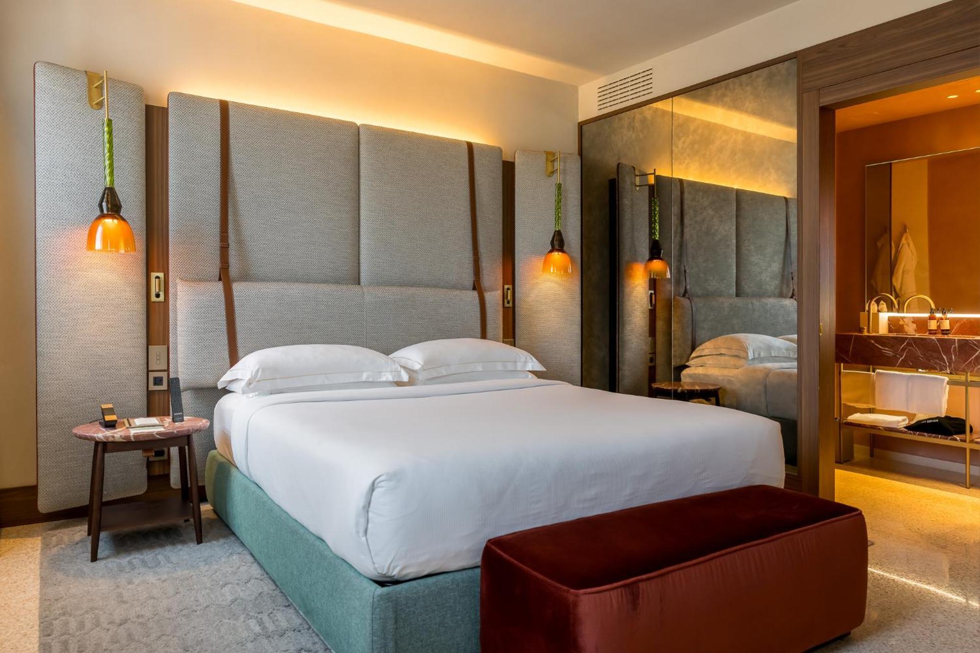 Quadruple executive suite,1613012772:JPEG