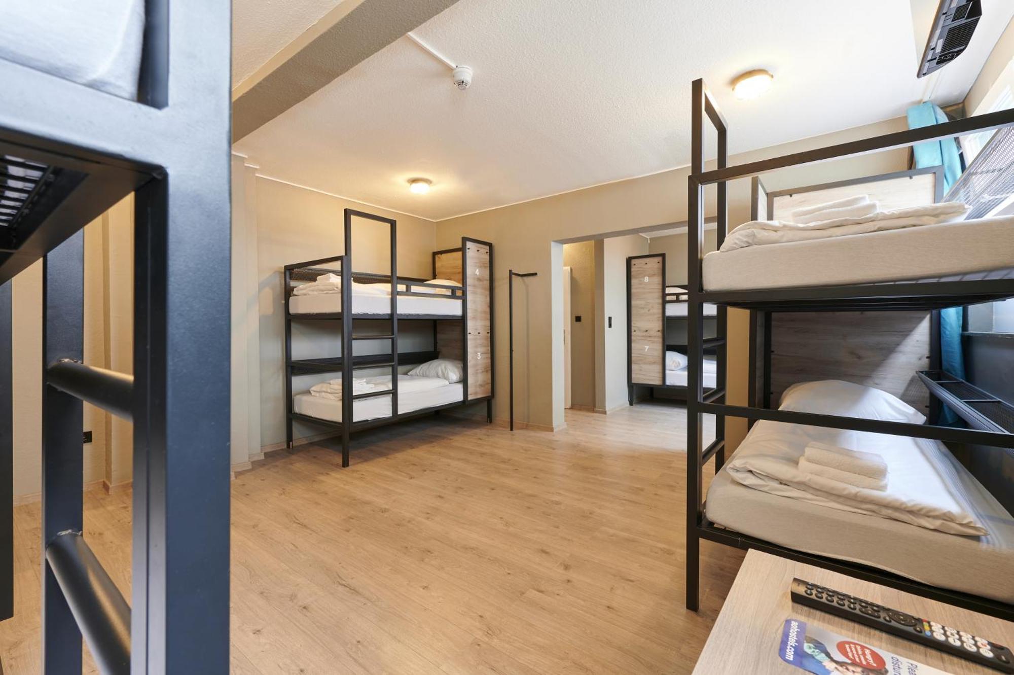 Bed 8-Bed Dormitory Room