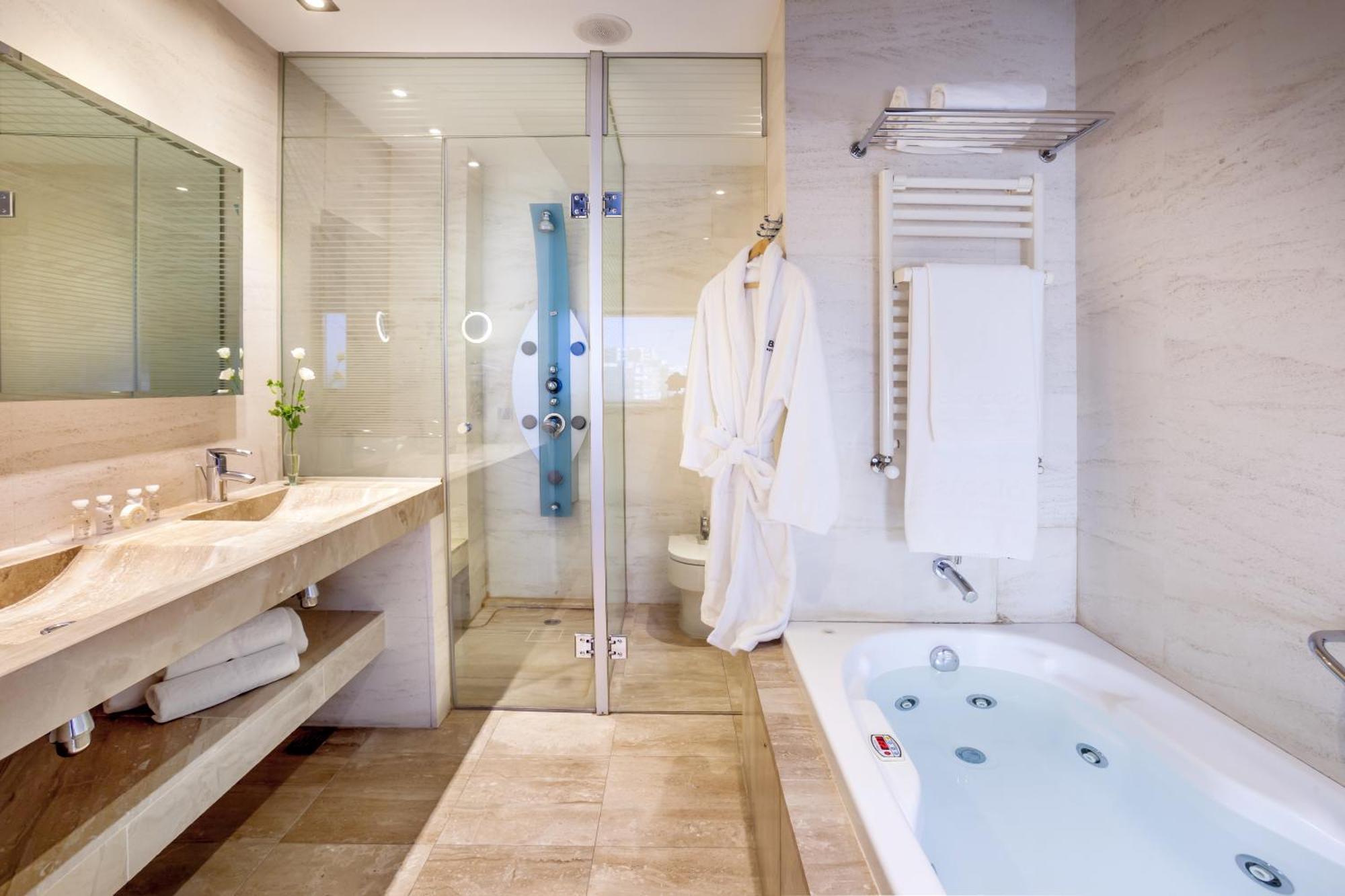 Junior Suite Spa Bath,1613411949:JPEG