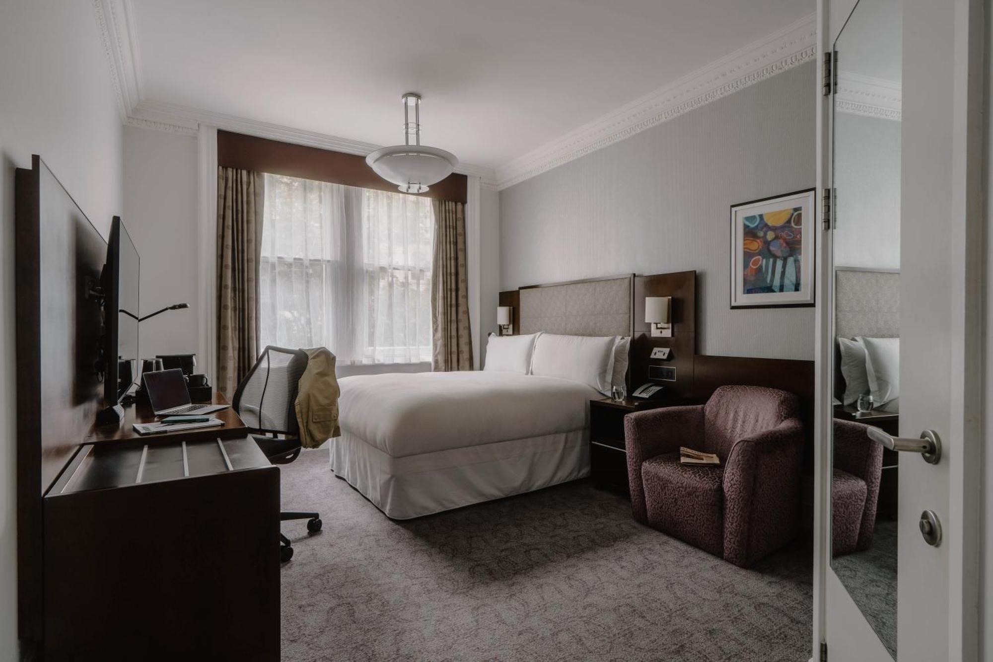 Standard Queen Room