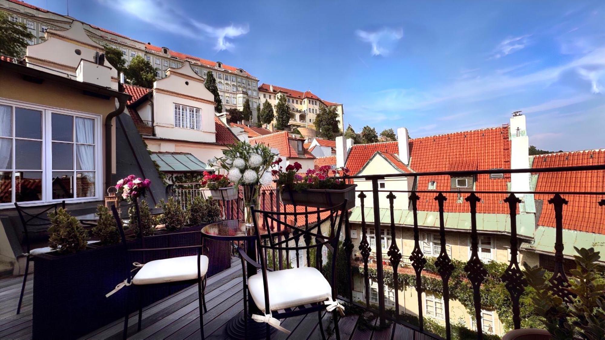 One-Bedroom Apartment Terrace