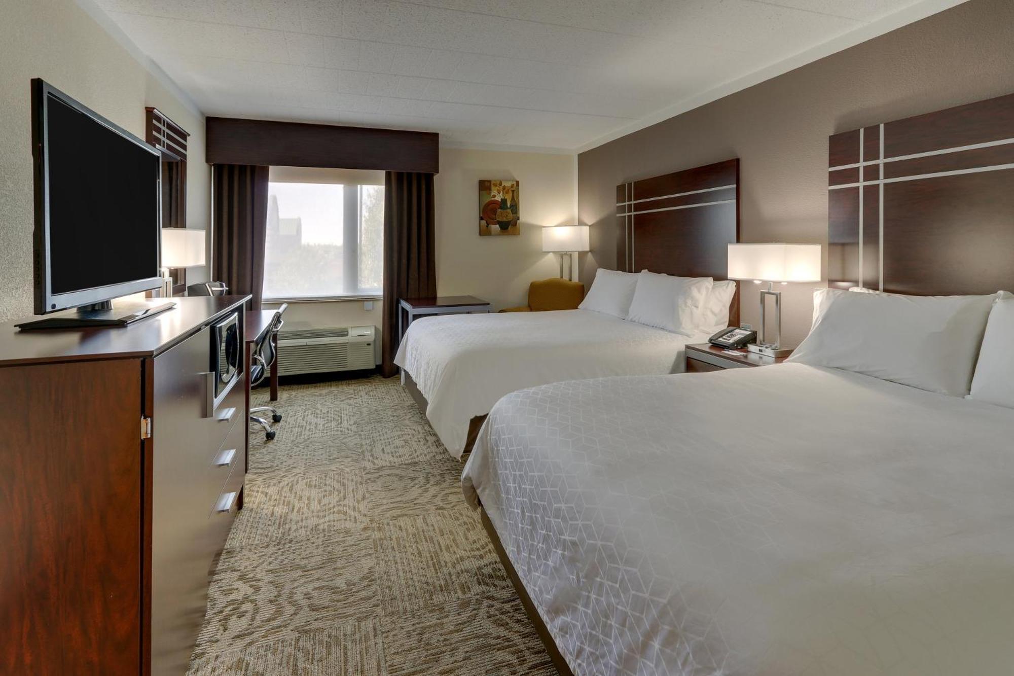 Standard Room Two Queen Beds Communications Accessible Tub