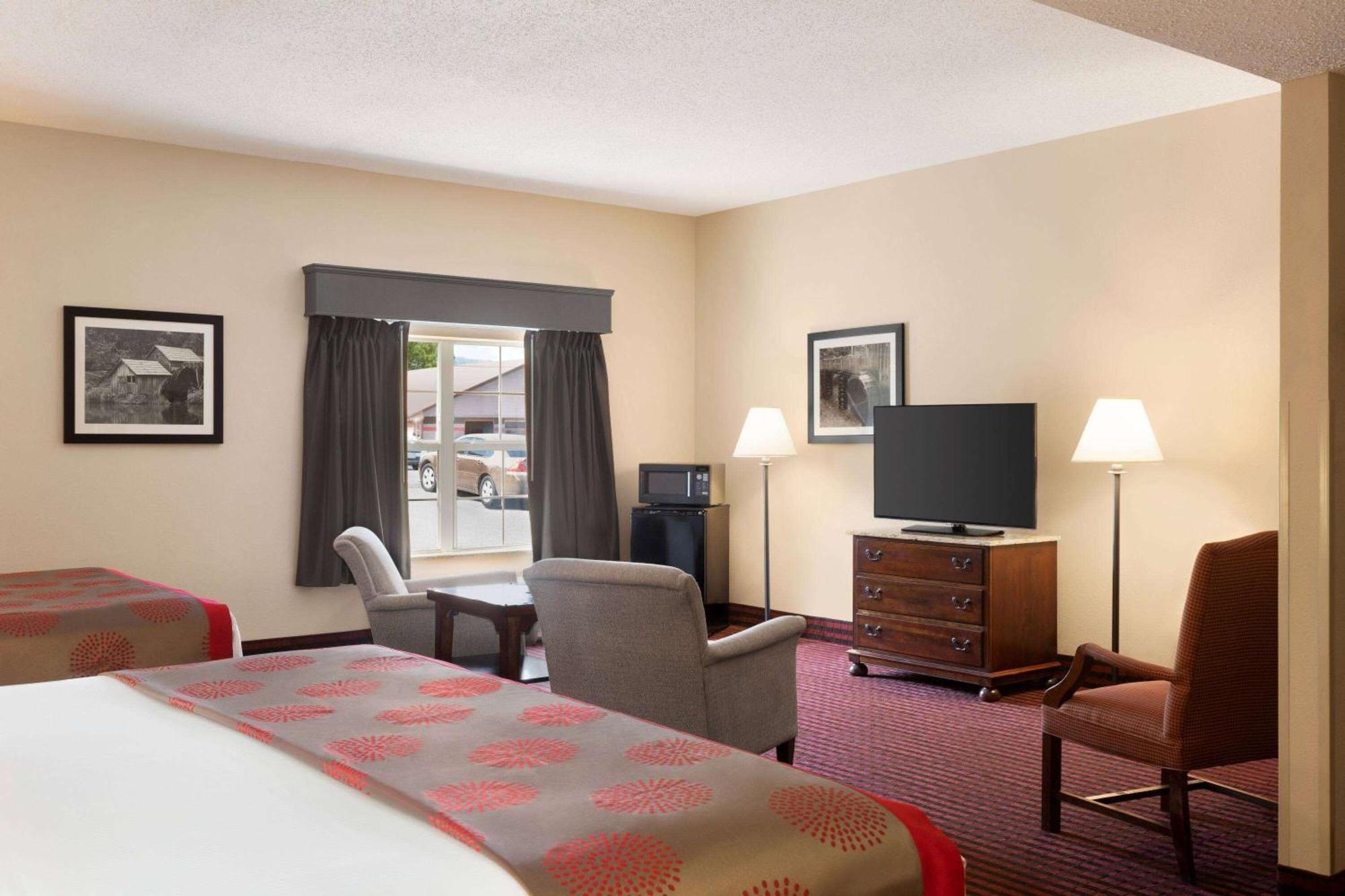 Suite a King Bed a Queen Bed Non Smoking