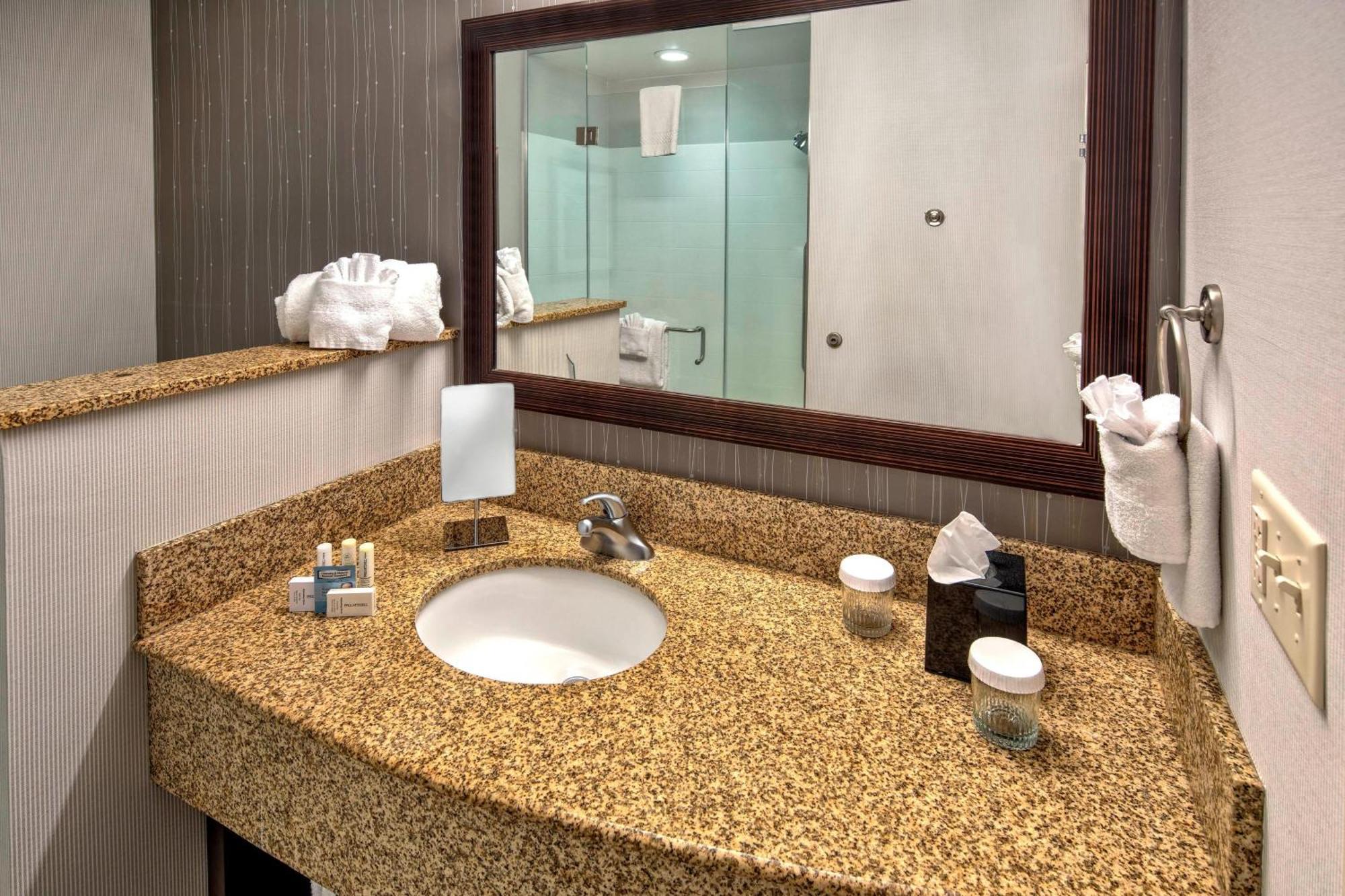 Queen Room with Two Queen Beds - Hearing Accessible